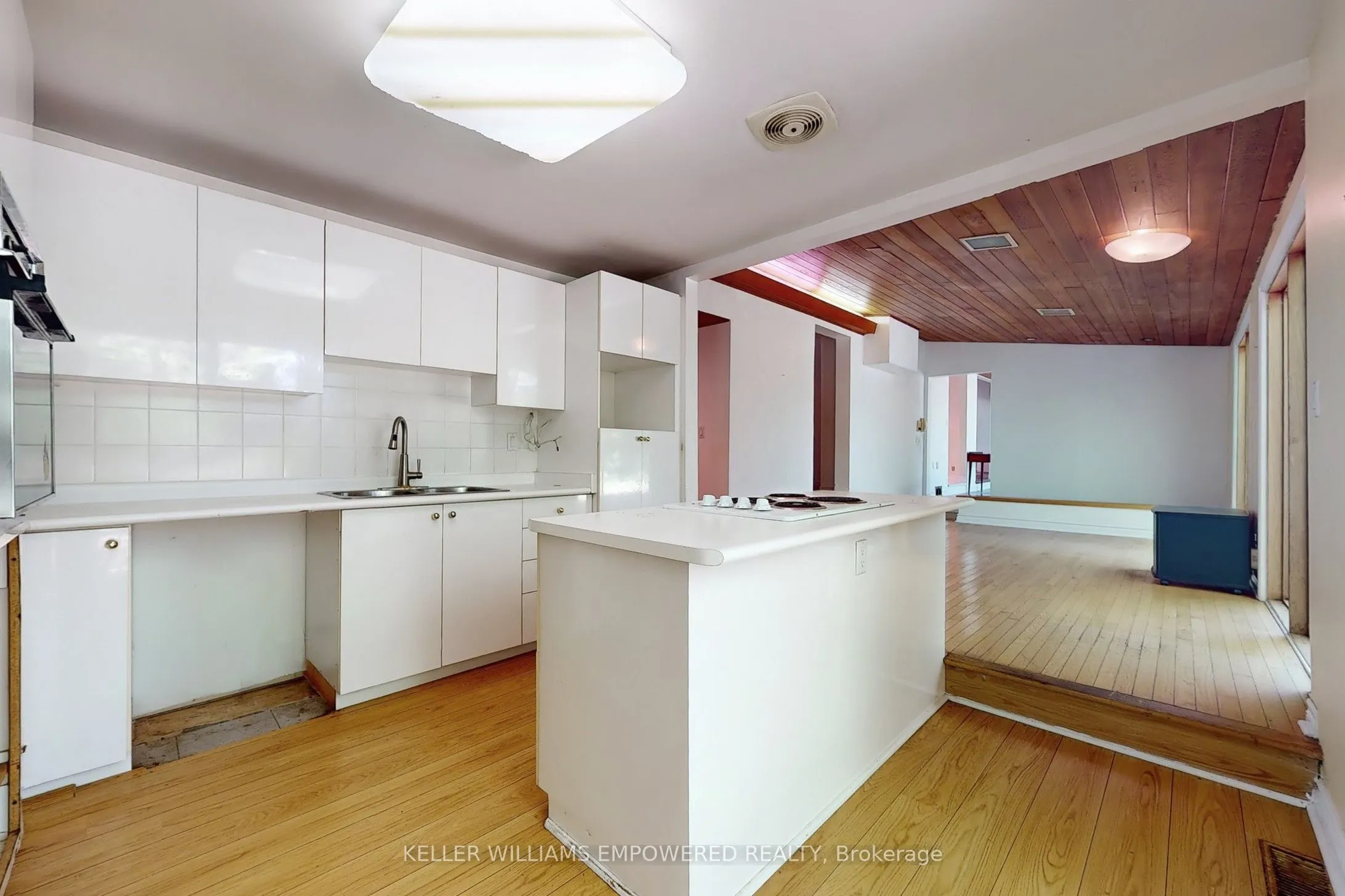 16 Bayview Park Lane