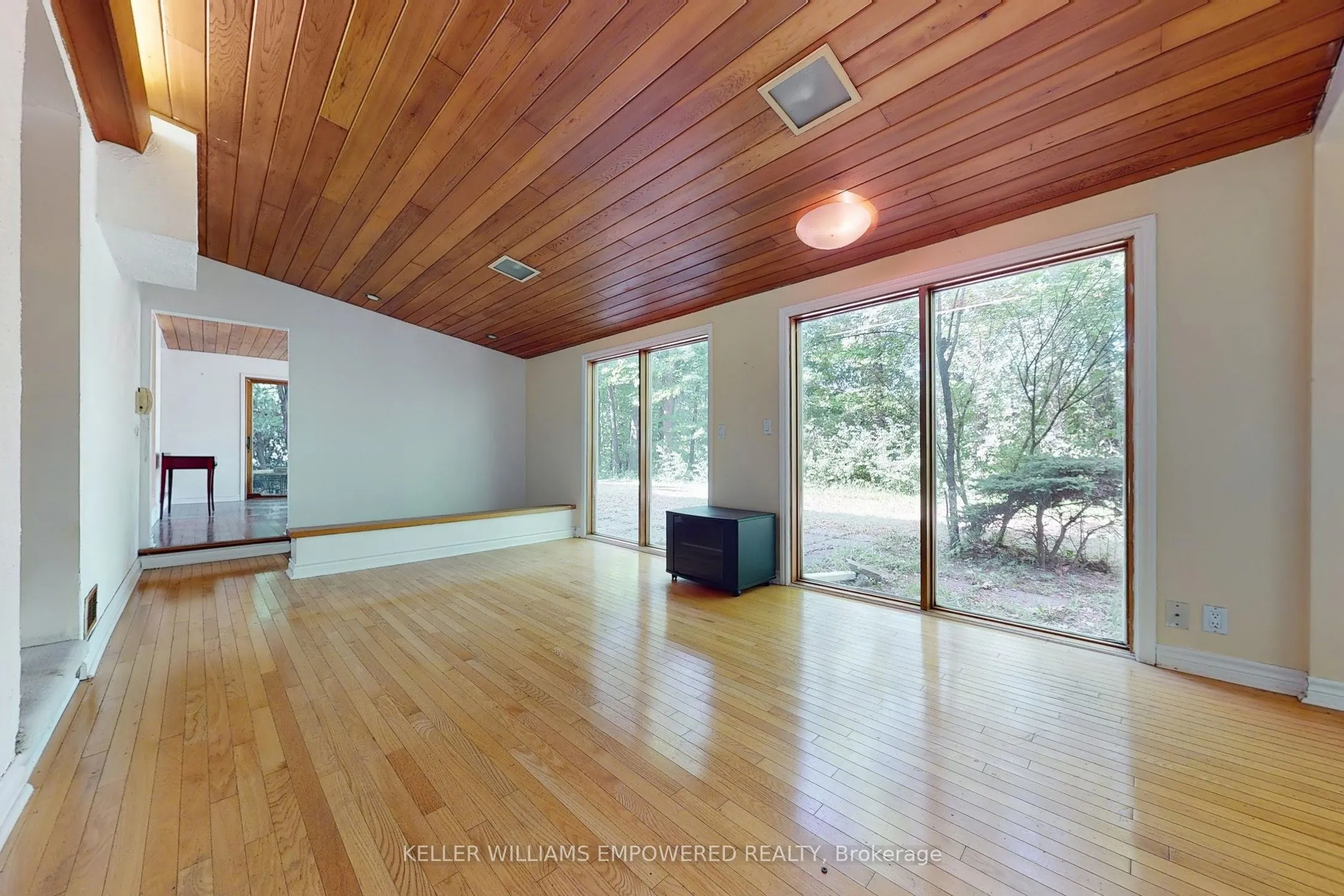 16 Bayview Park Lane