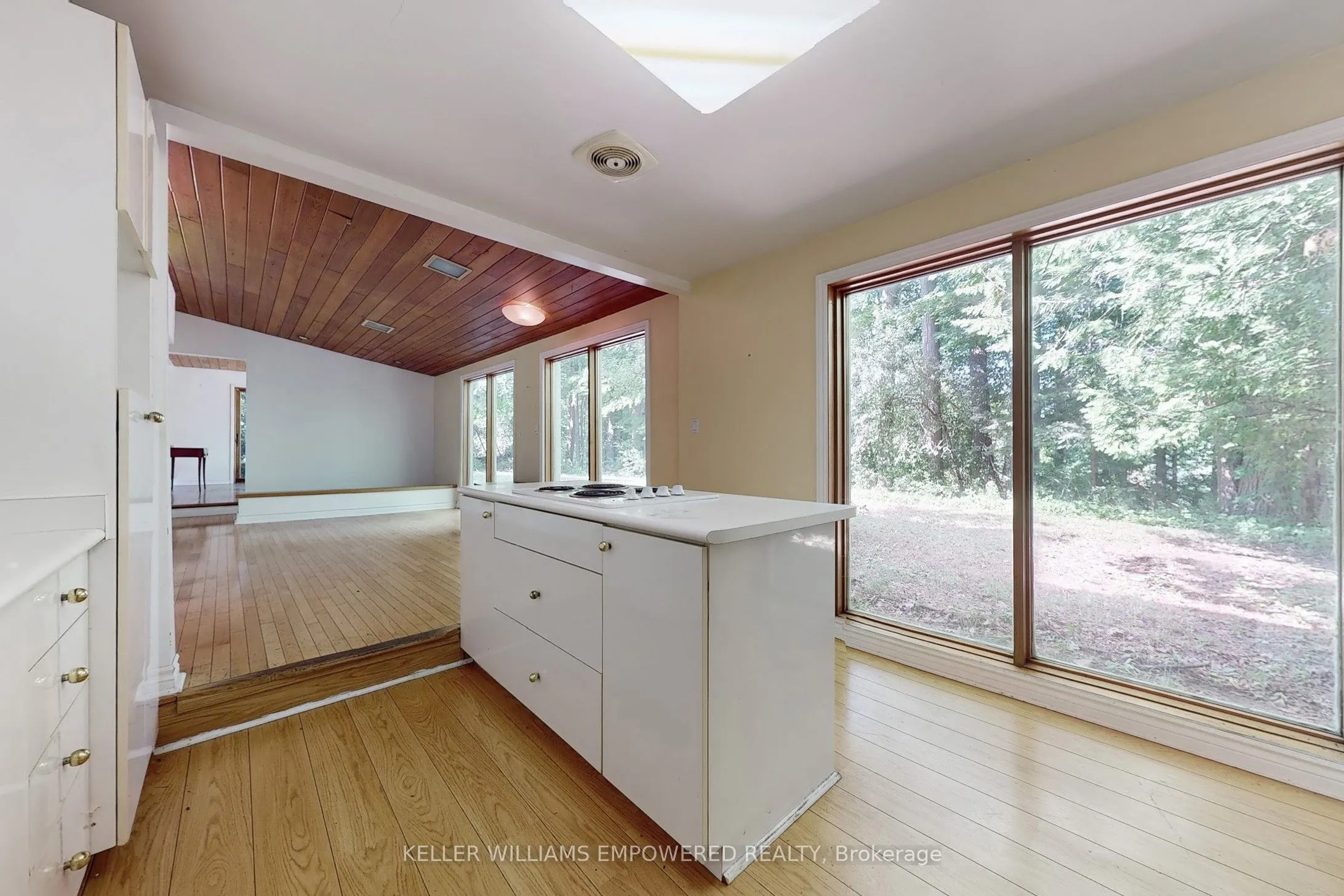 16 Bayview Park Lane