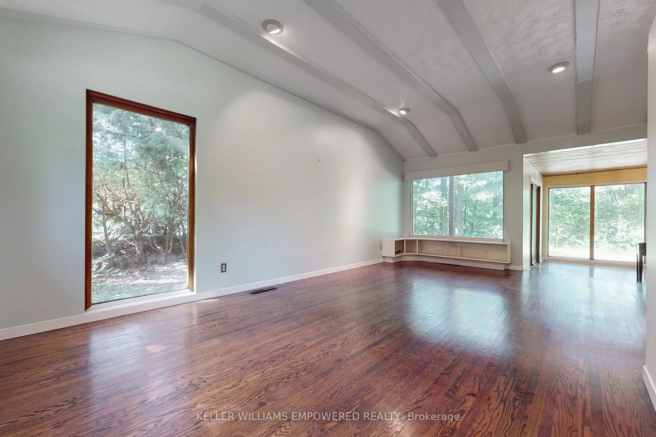 16 Bayview Park Lane