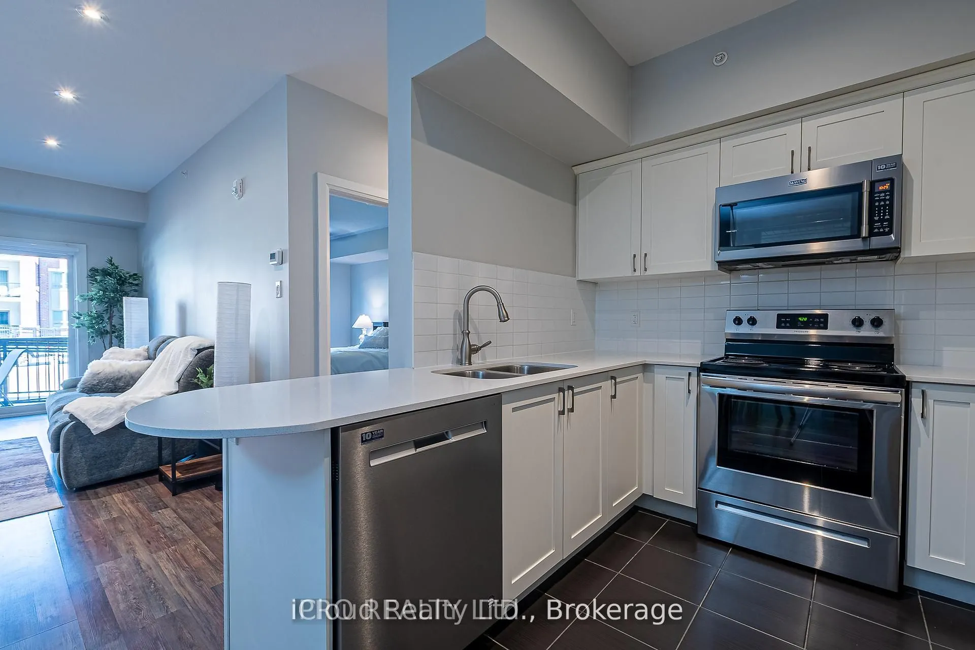161 Wellington Street E, #107