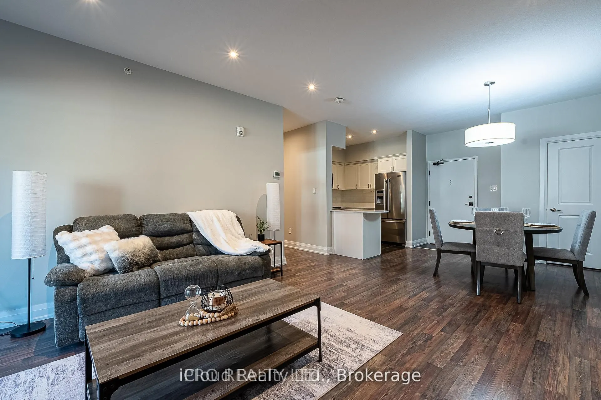 161 Wellington Street E, #107
