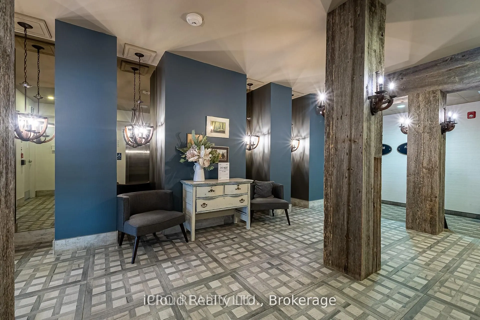 161 Wellington Street E, #107