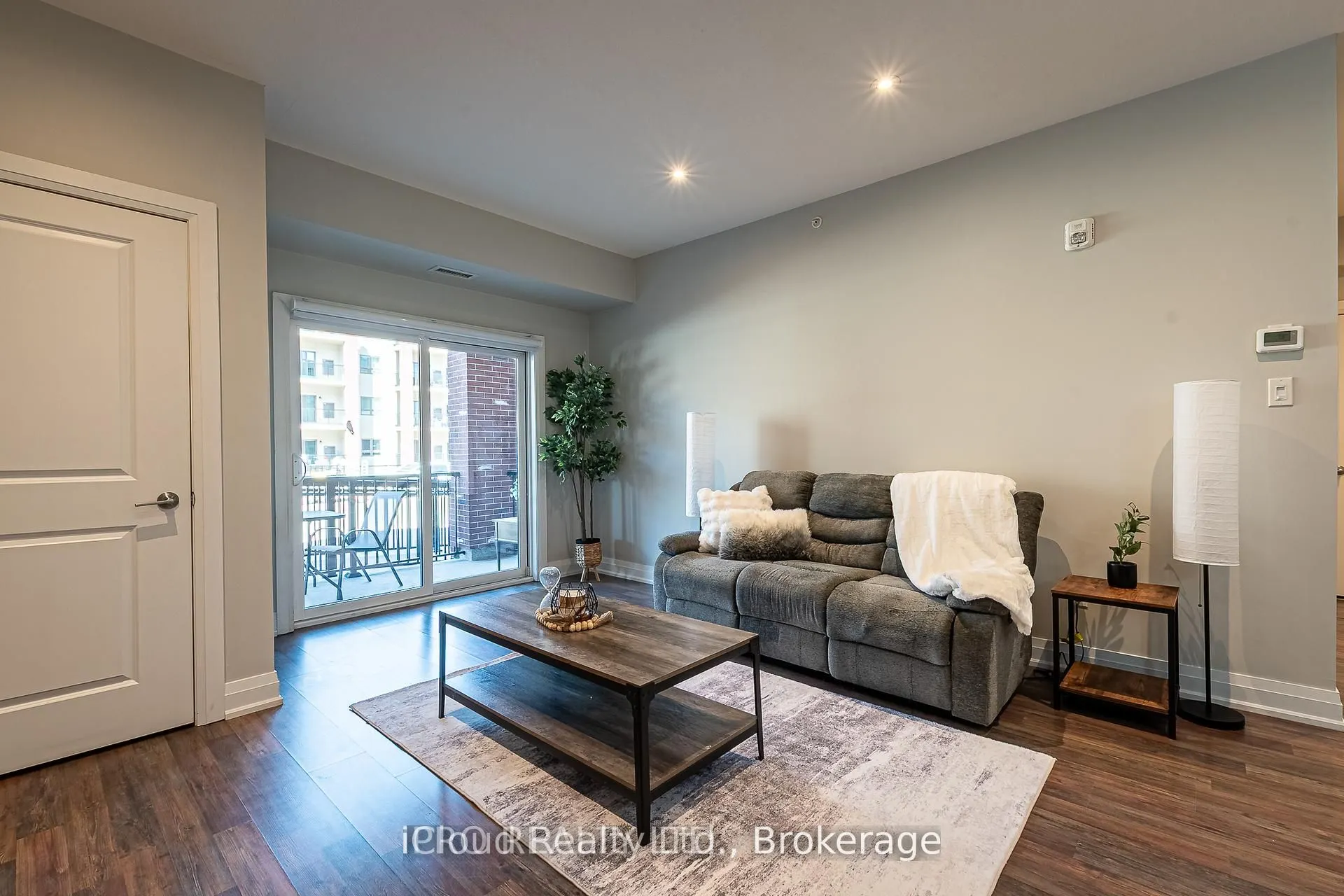 161 Wellington Street E, #107