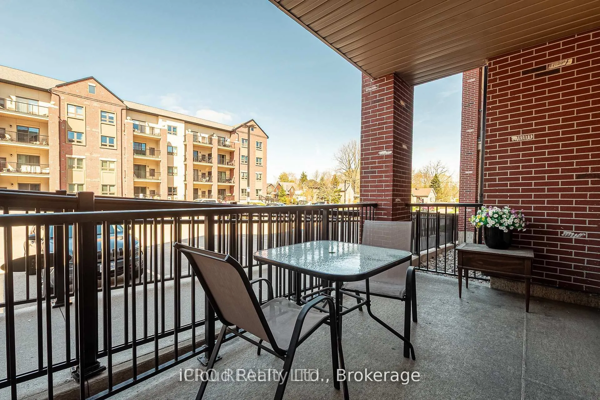 161 Wellington Street E, #107
