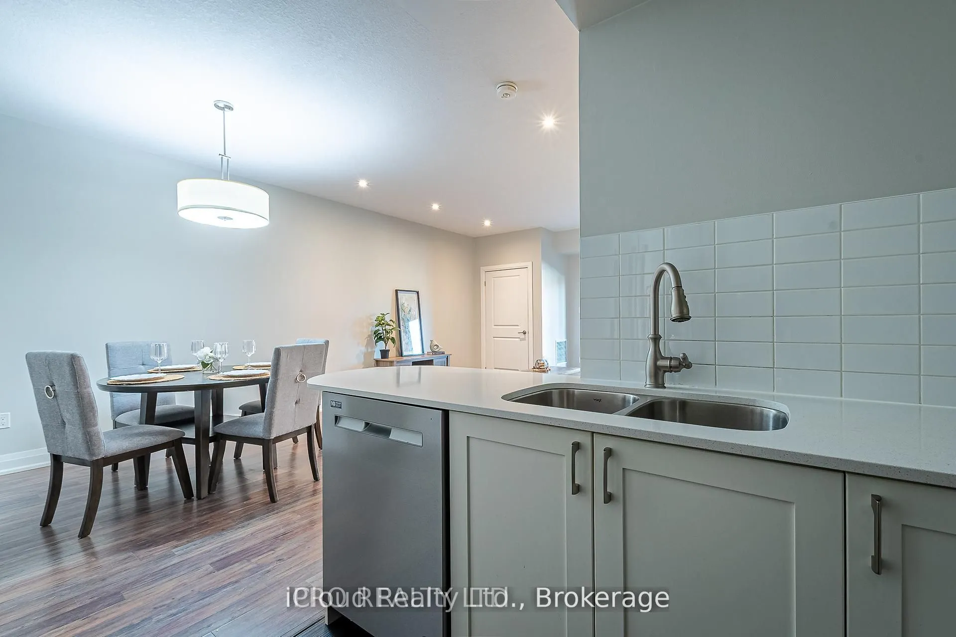 161 Wellington Street E, #107