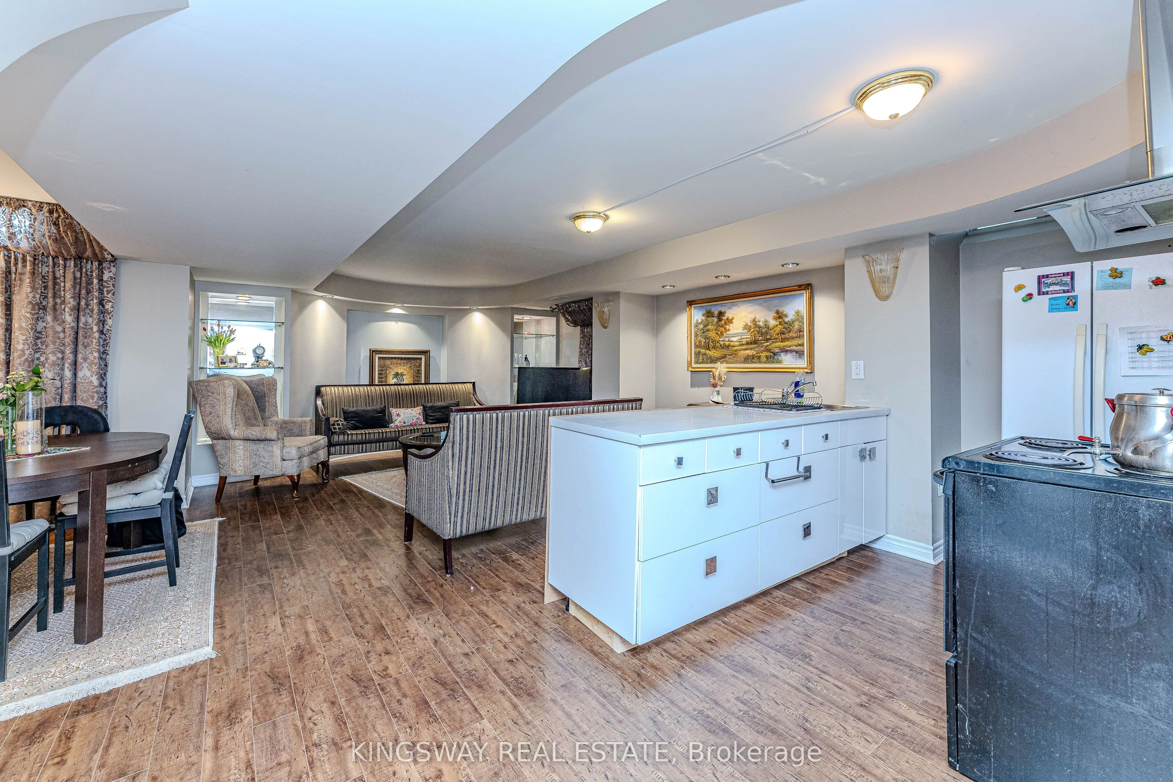 651 Via Romano Boulevard E