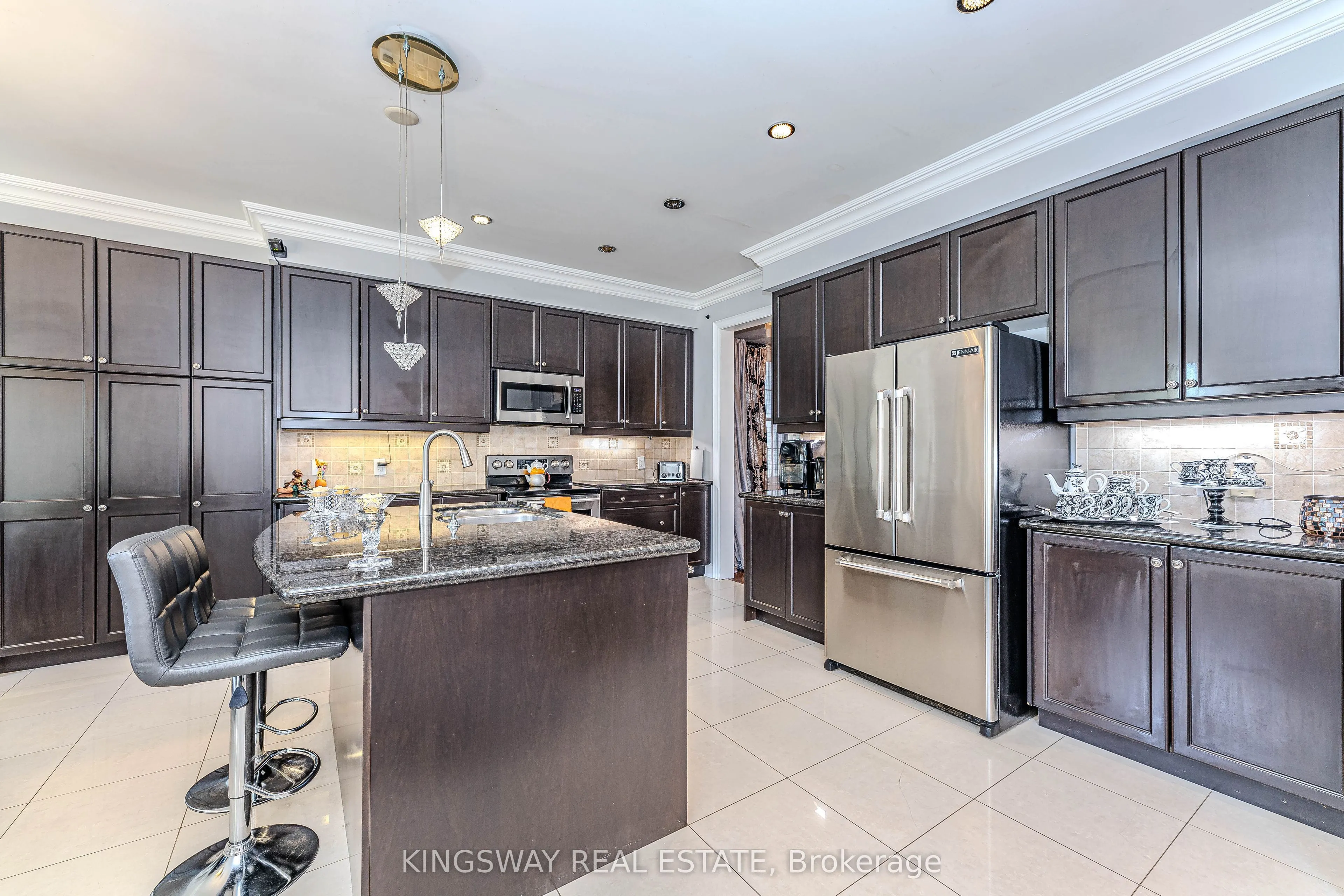 651 Via Romano Boulevard E