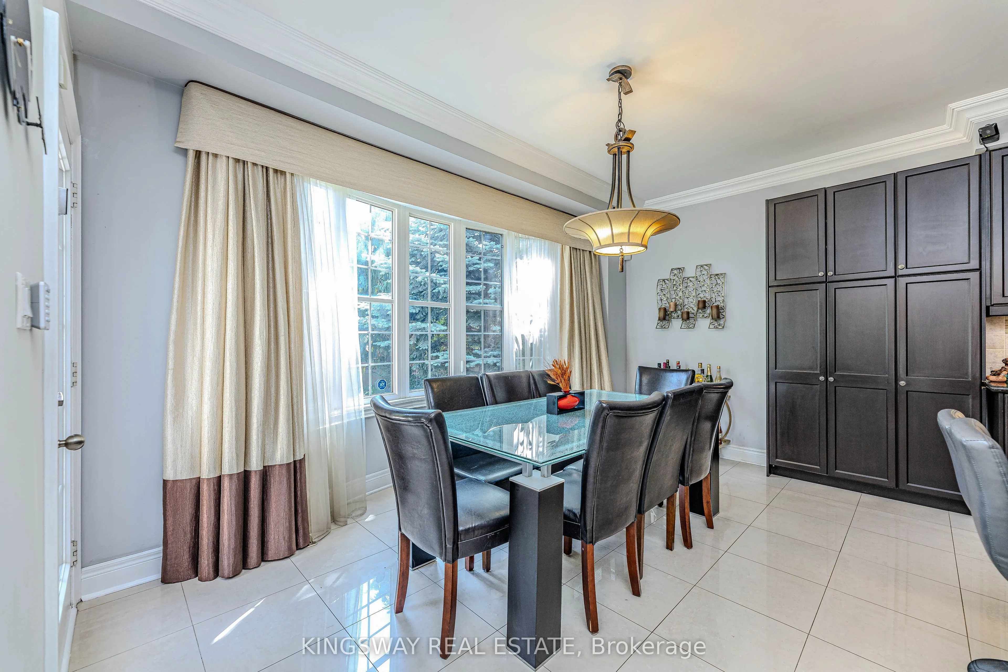 651 Via Romano Boulevard E