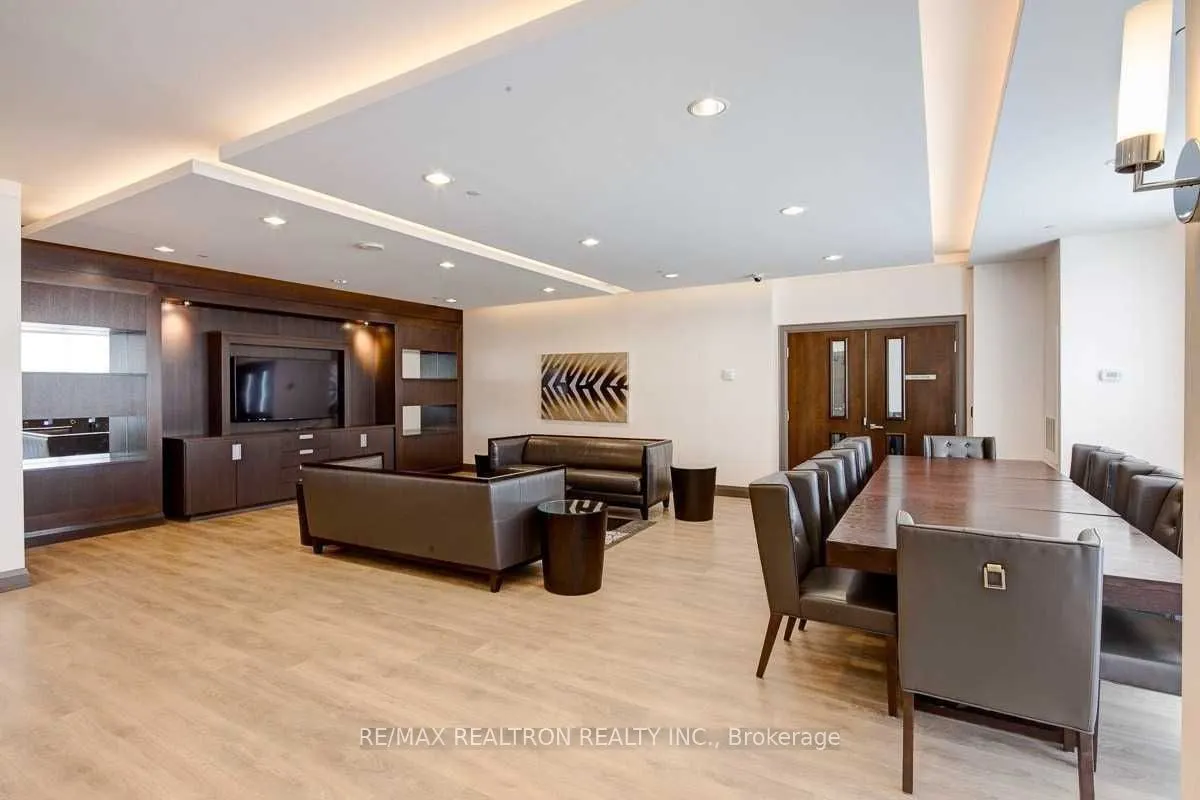 7165 Yonge Street, #2105