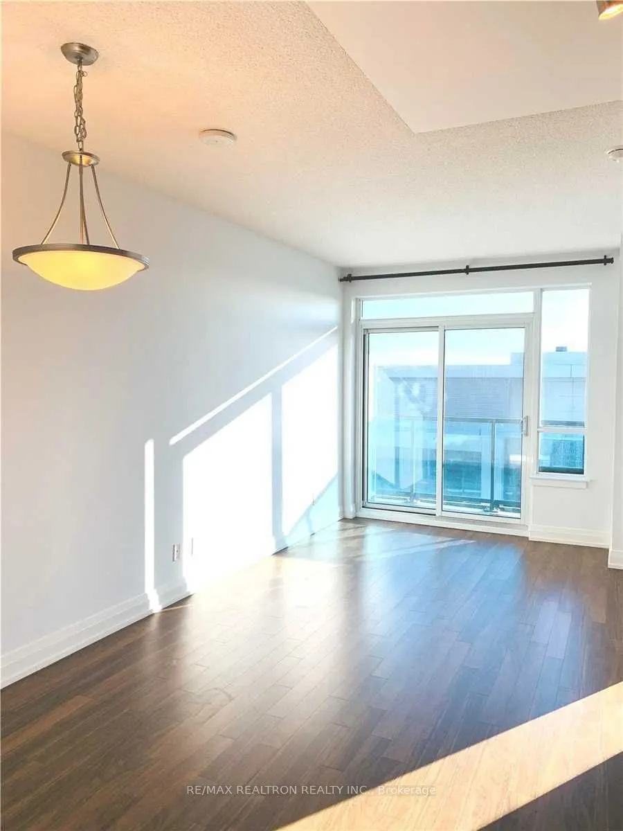 7165 Yonge Street, #2105