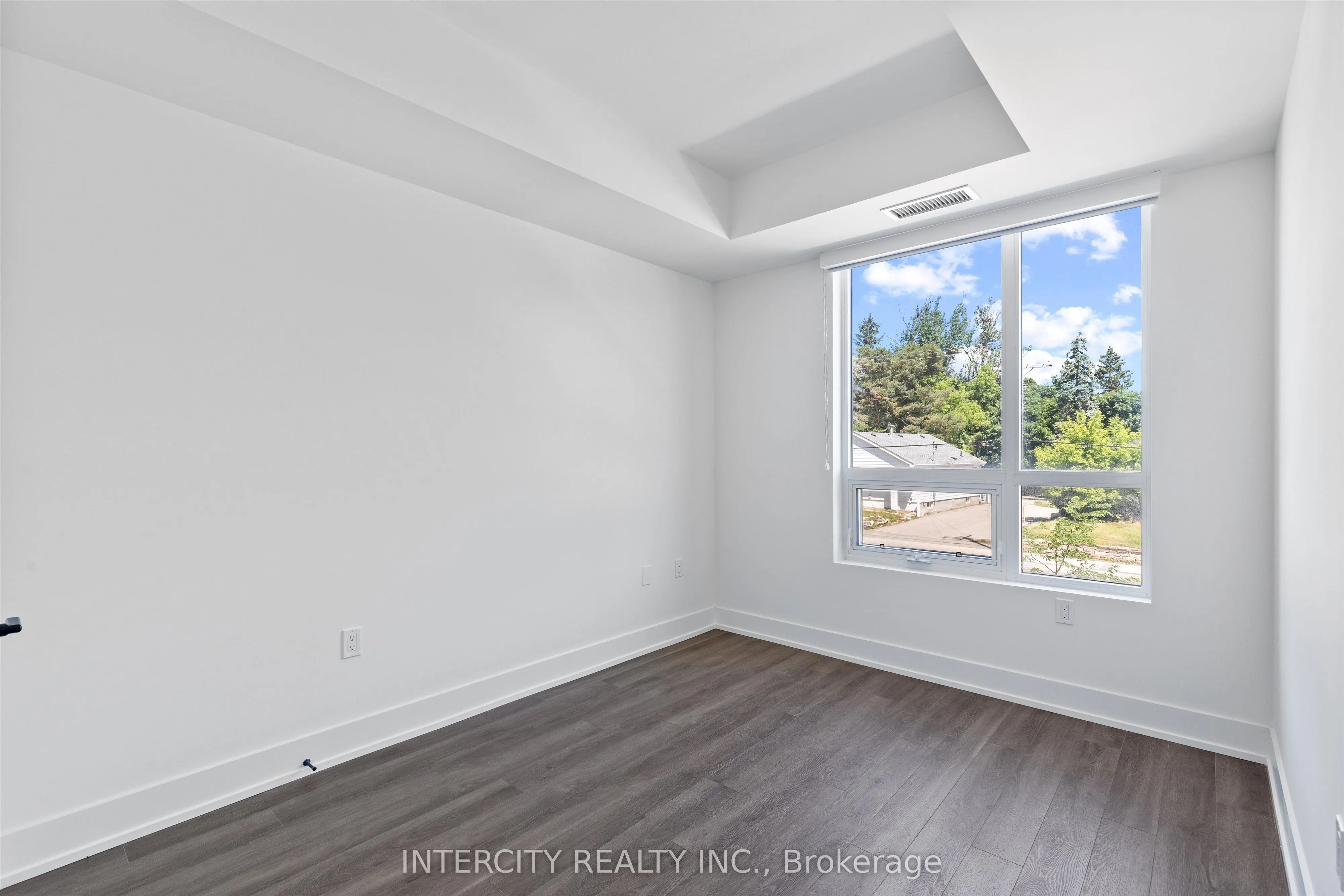 2075 King Road, #233