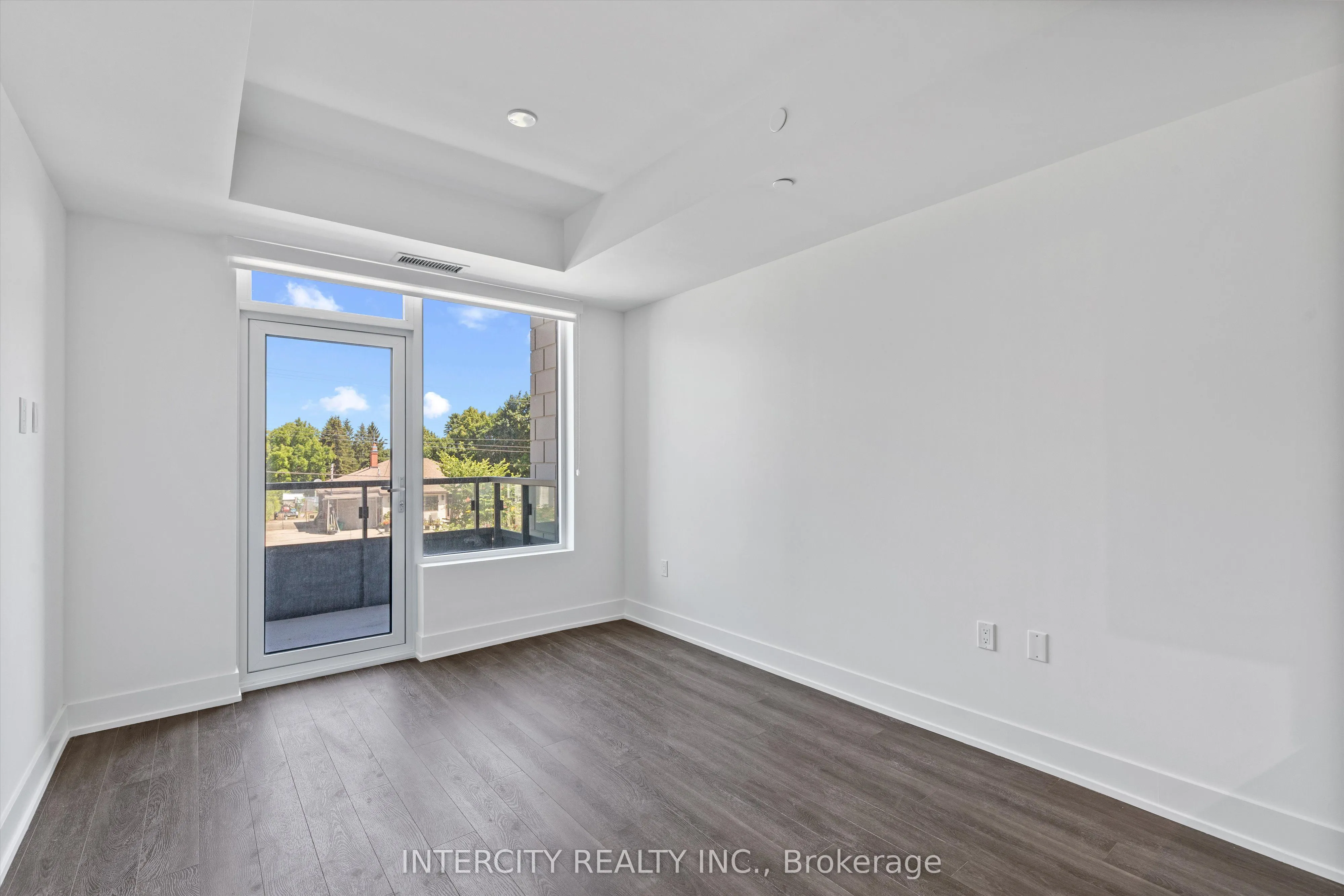 2075 King Road, #233