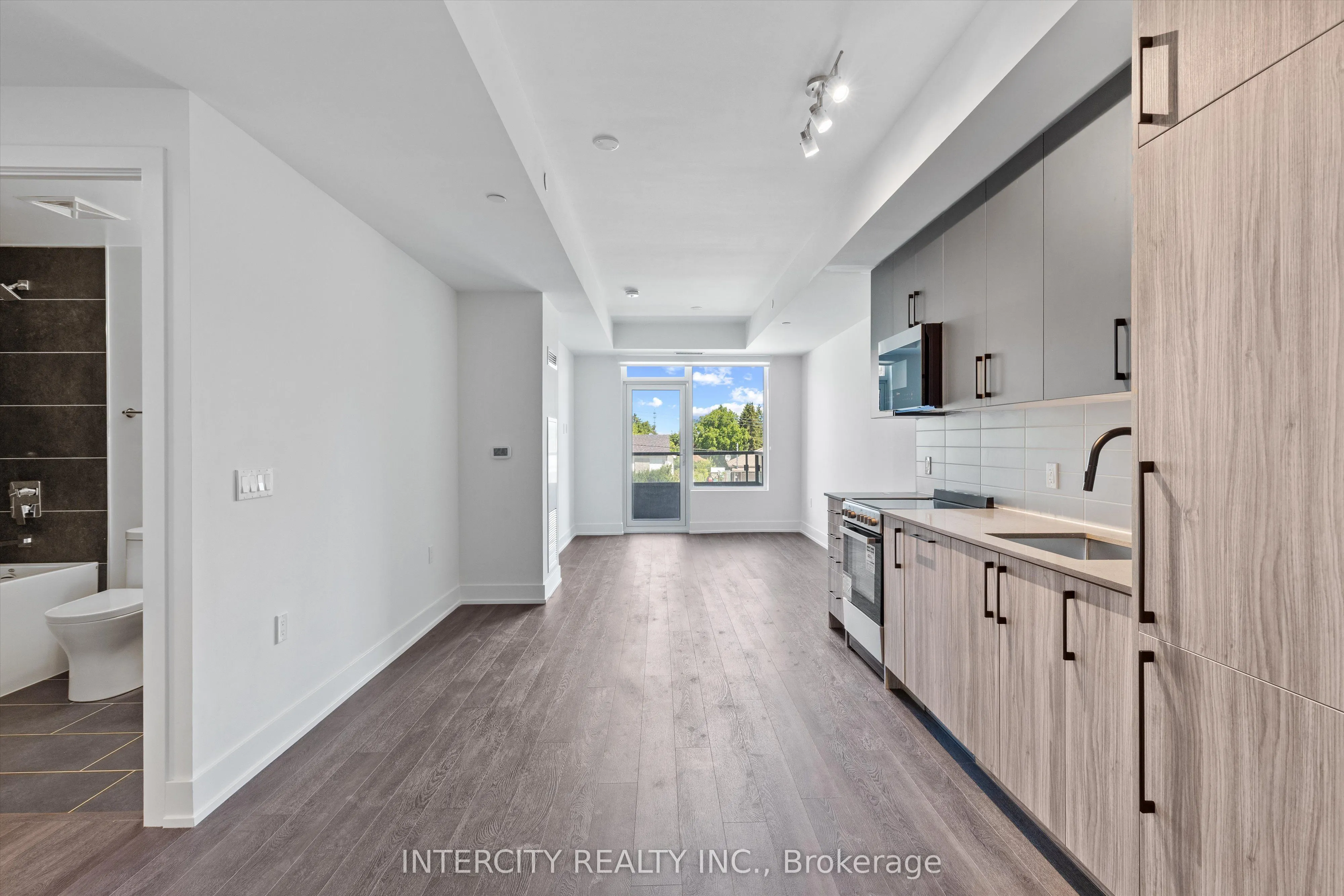 2075 King Road, #233