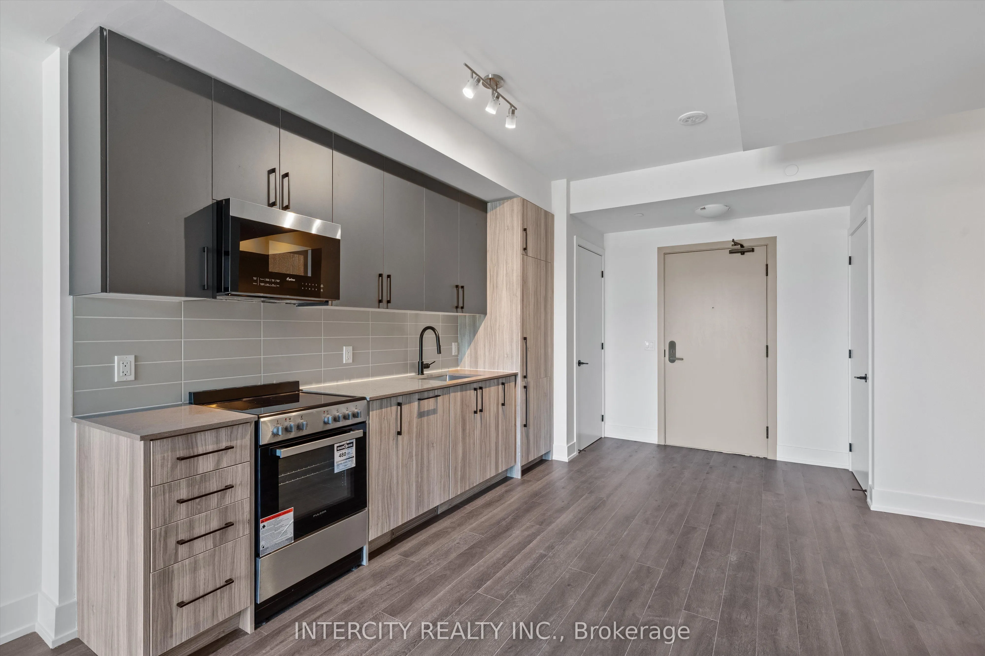 2075 King Road, #233