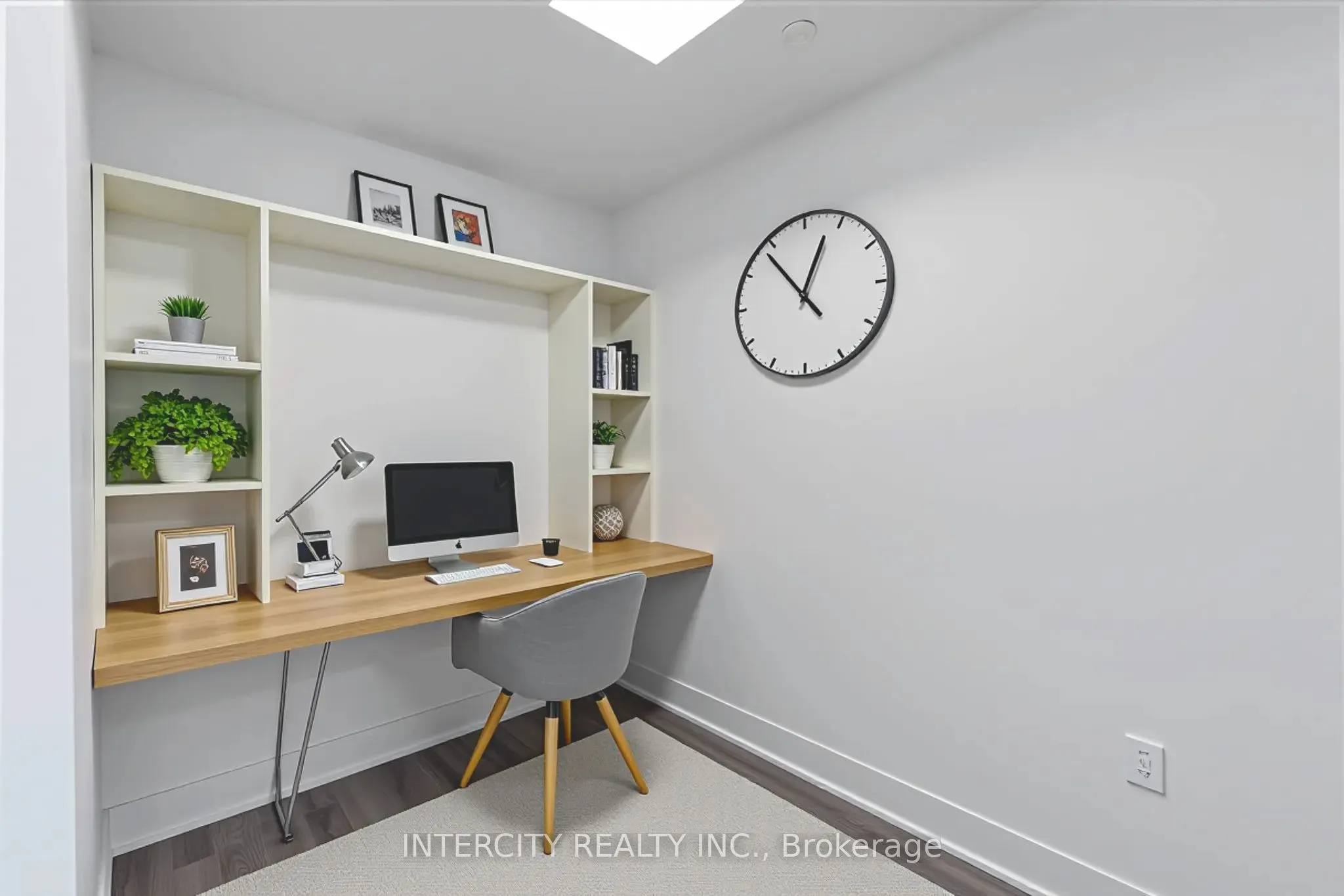 2075 King Road, #233