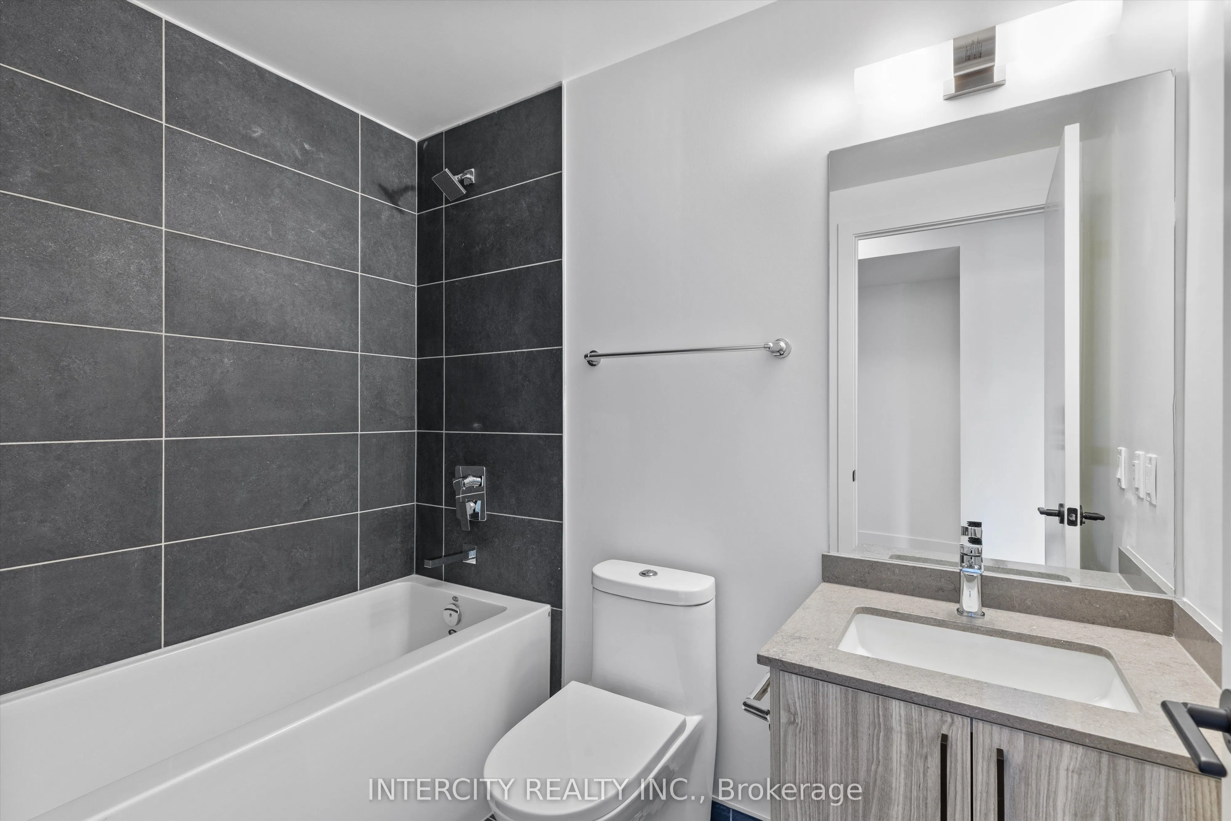 2075 King Road, #233