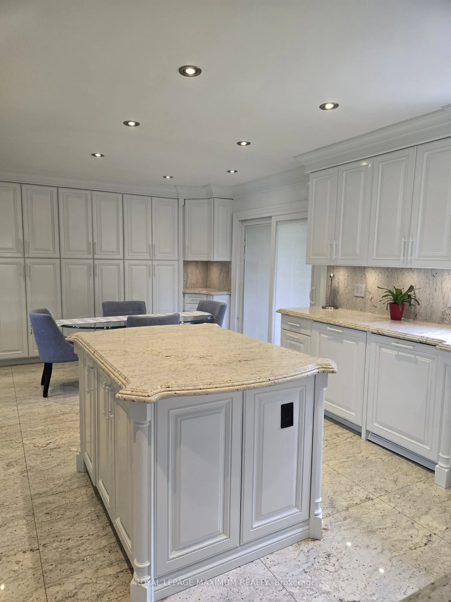 35 Lorengate Place