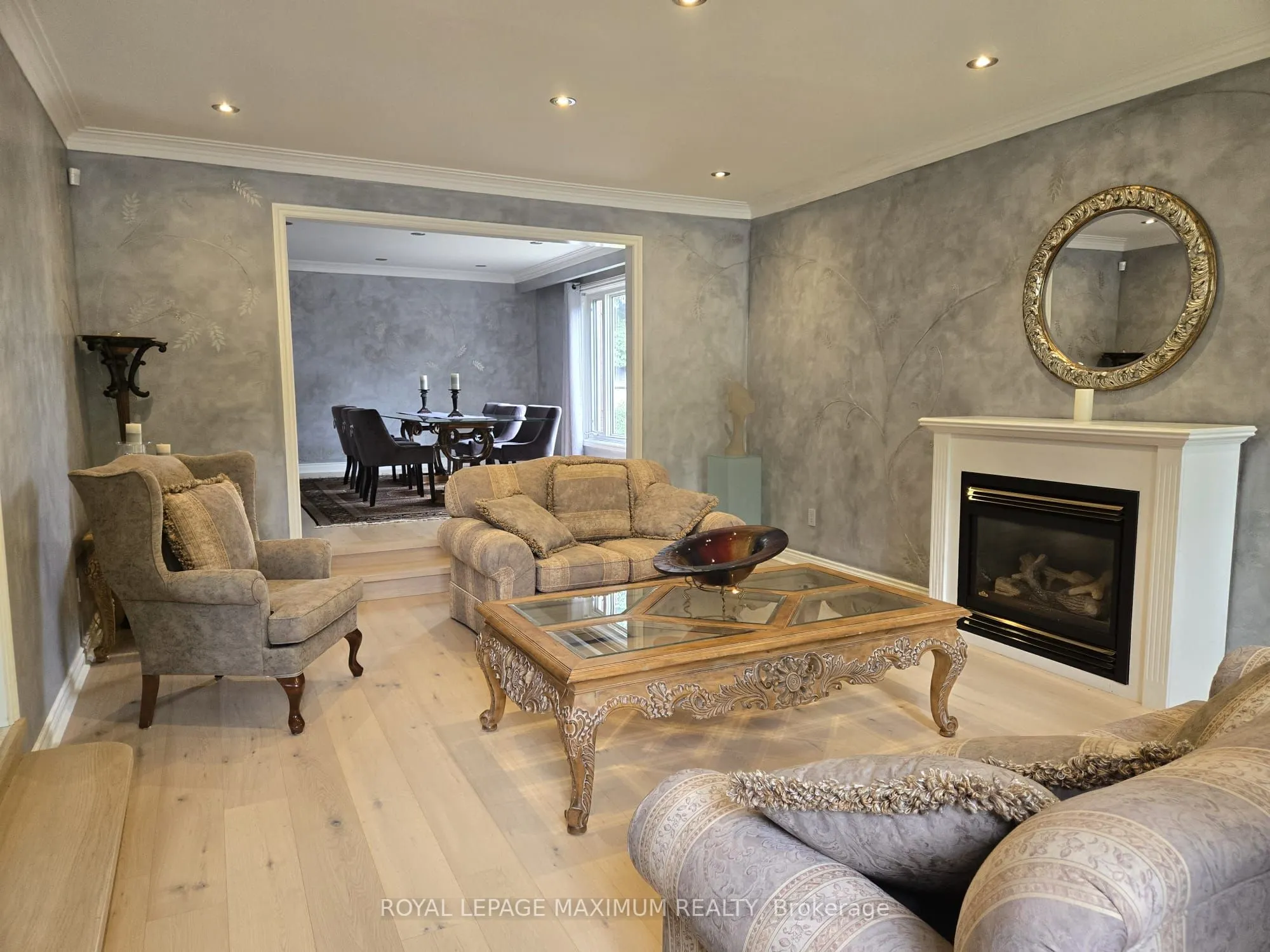 35 Lorengate Place
