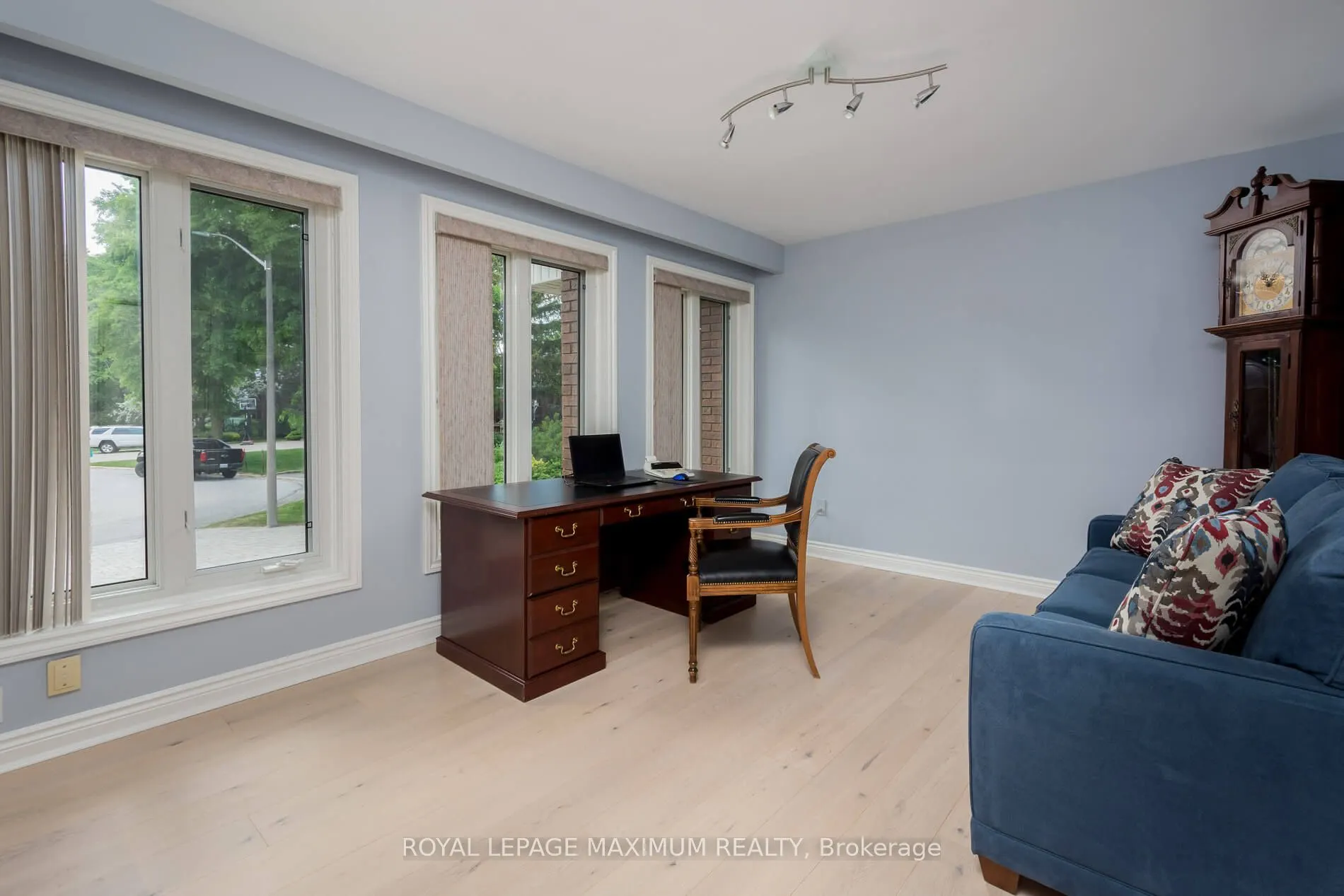35 Lorengate Place