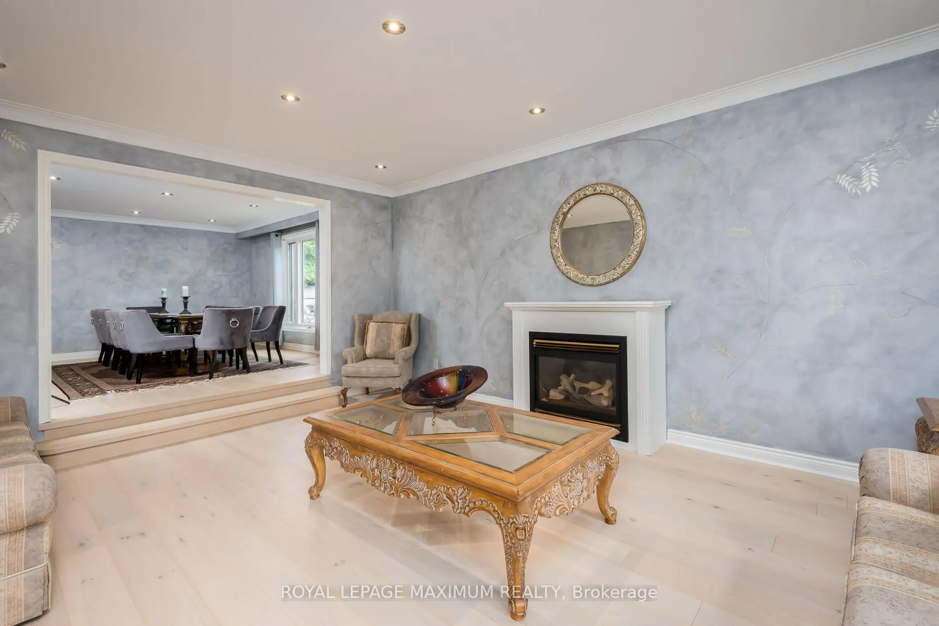 35 Lorengate Place