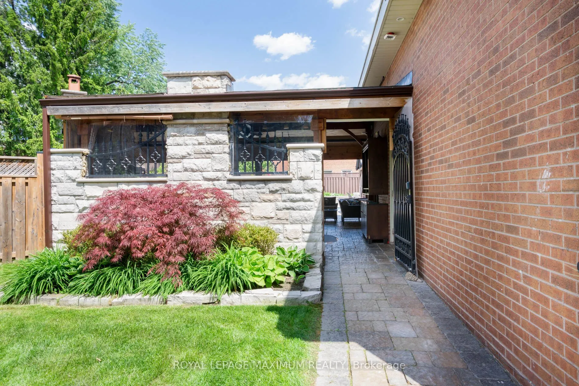 35 Lorengate Place