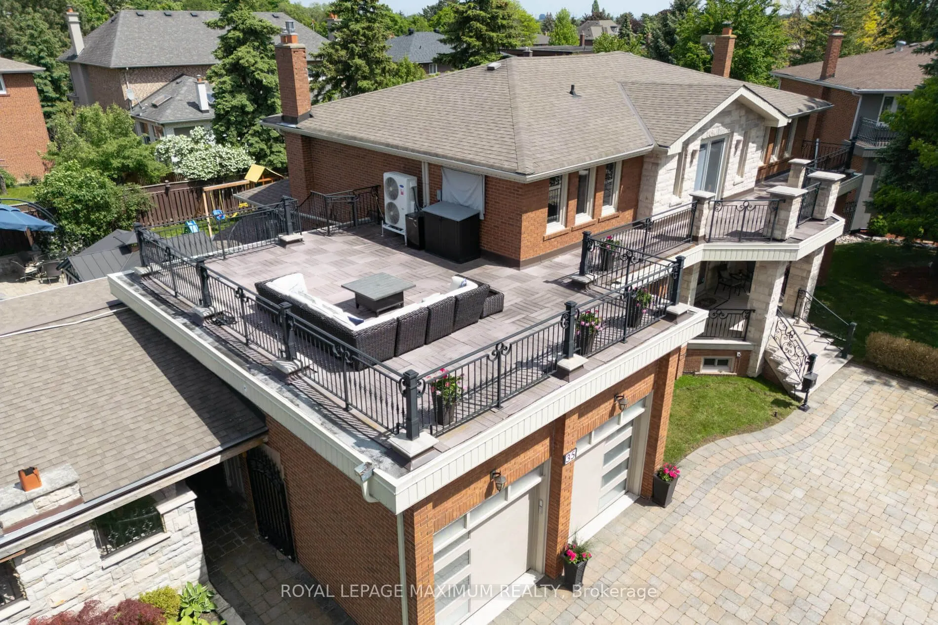 35 Lorengate Place