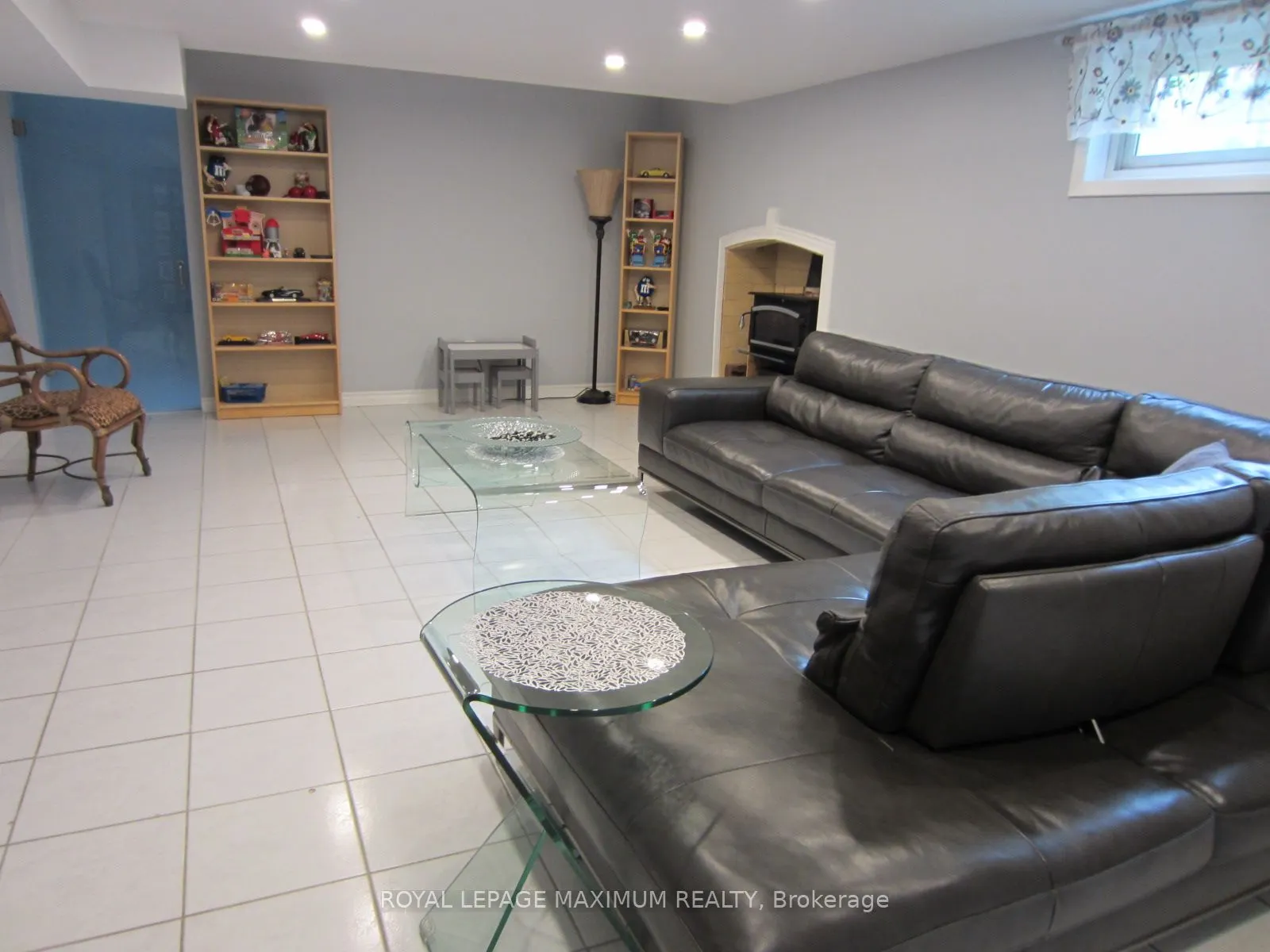 35 Lorengate Place