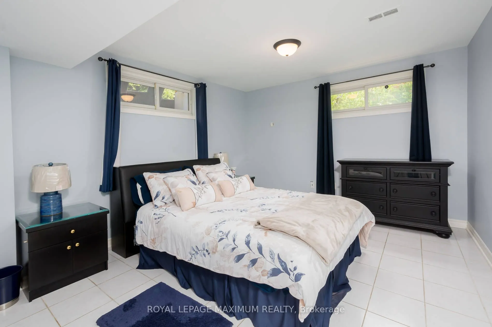 35 Lorengate Place