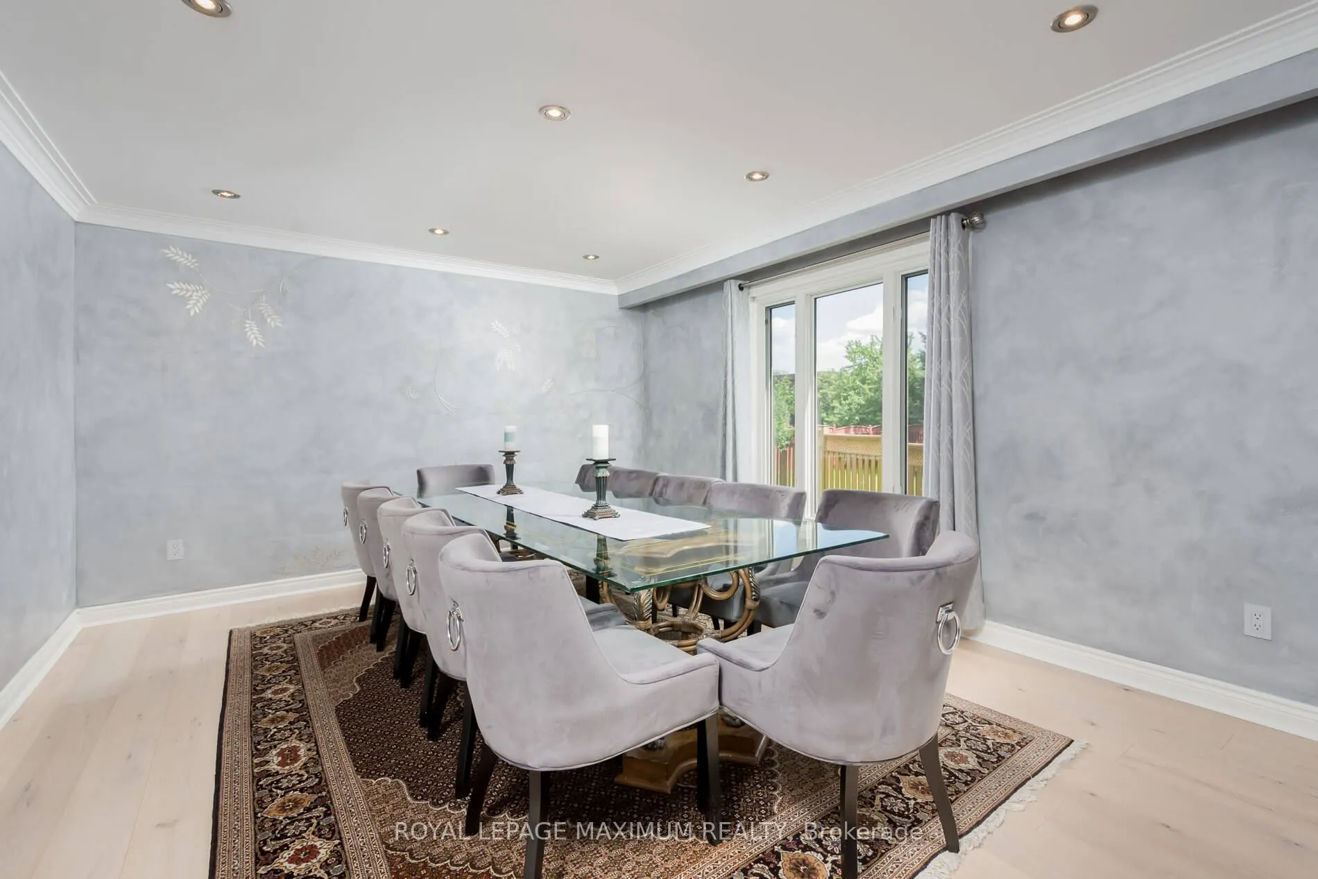 35 Lorengate Place