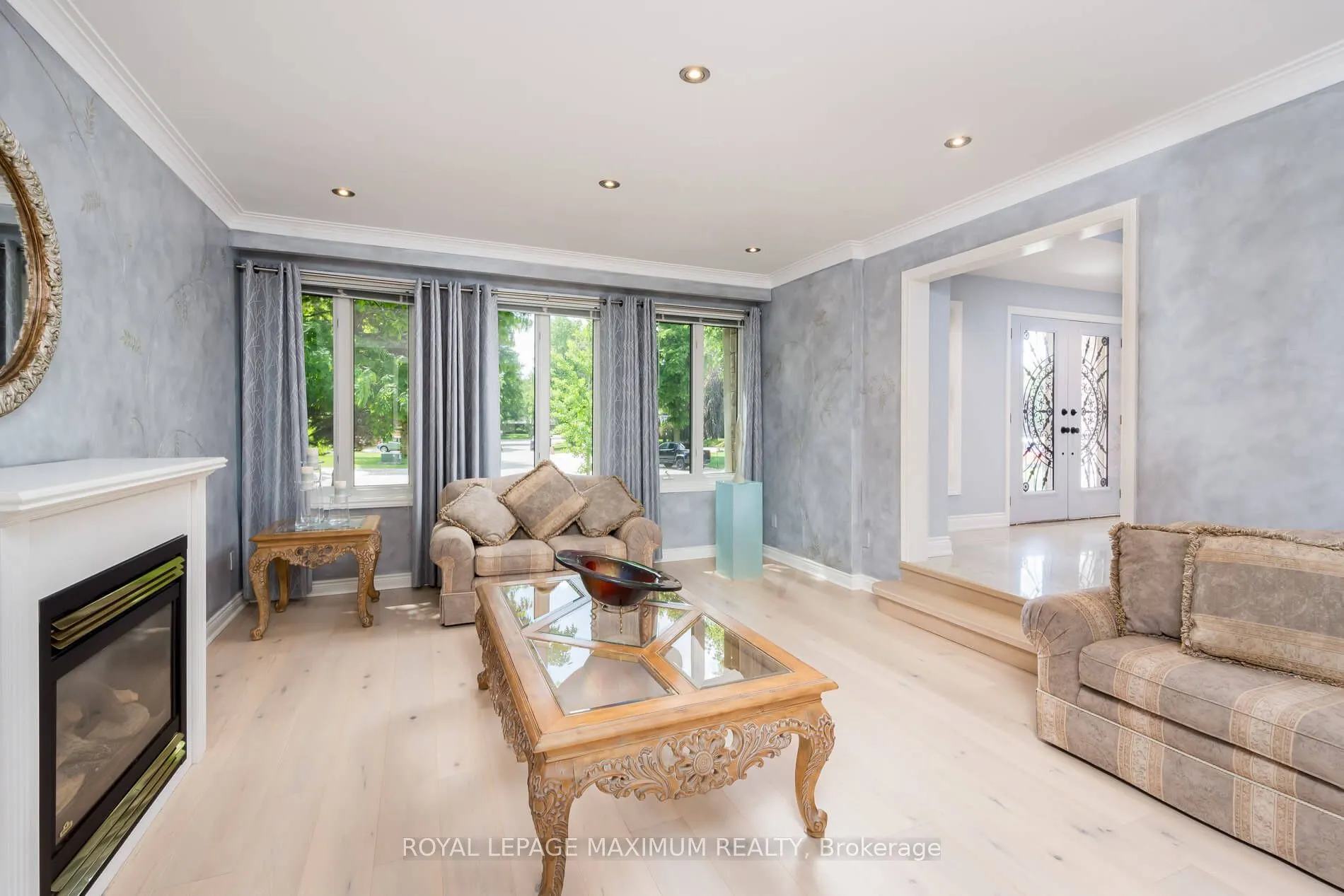 35 Lorengate Place