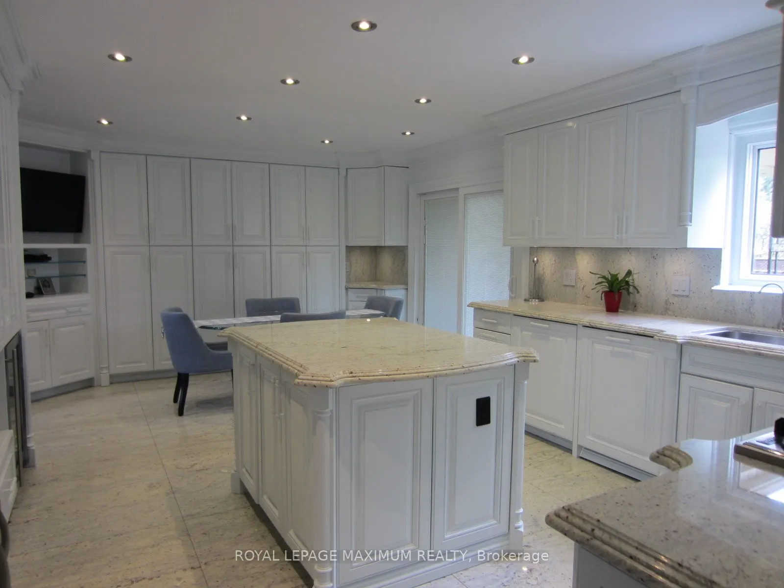 35 Lorengate Place