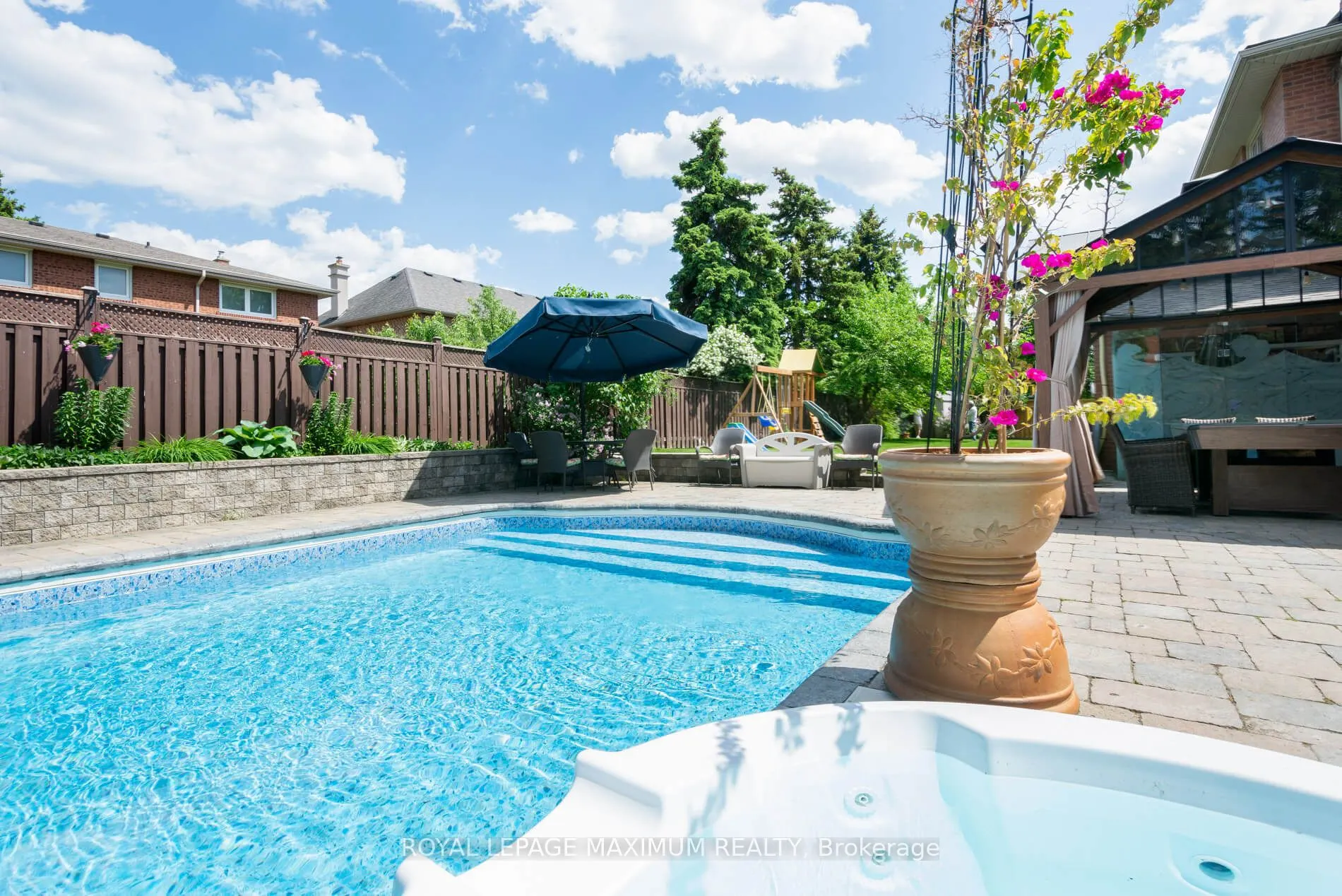 35 Lorengate Place