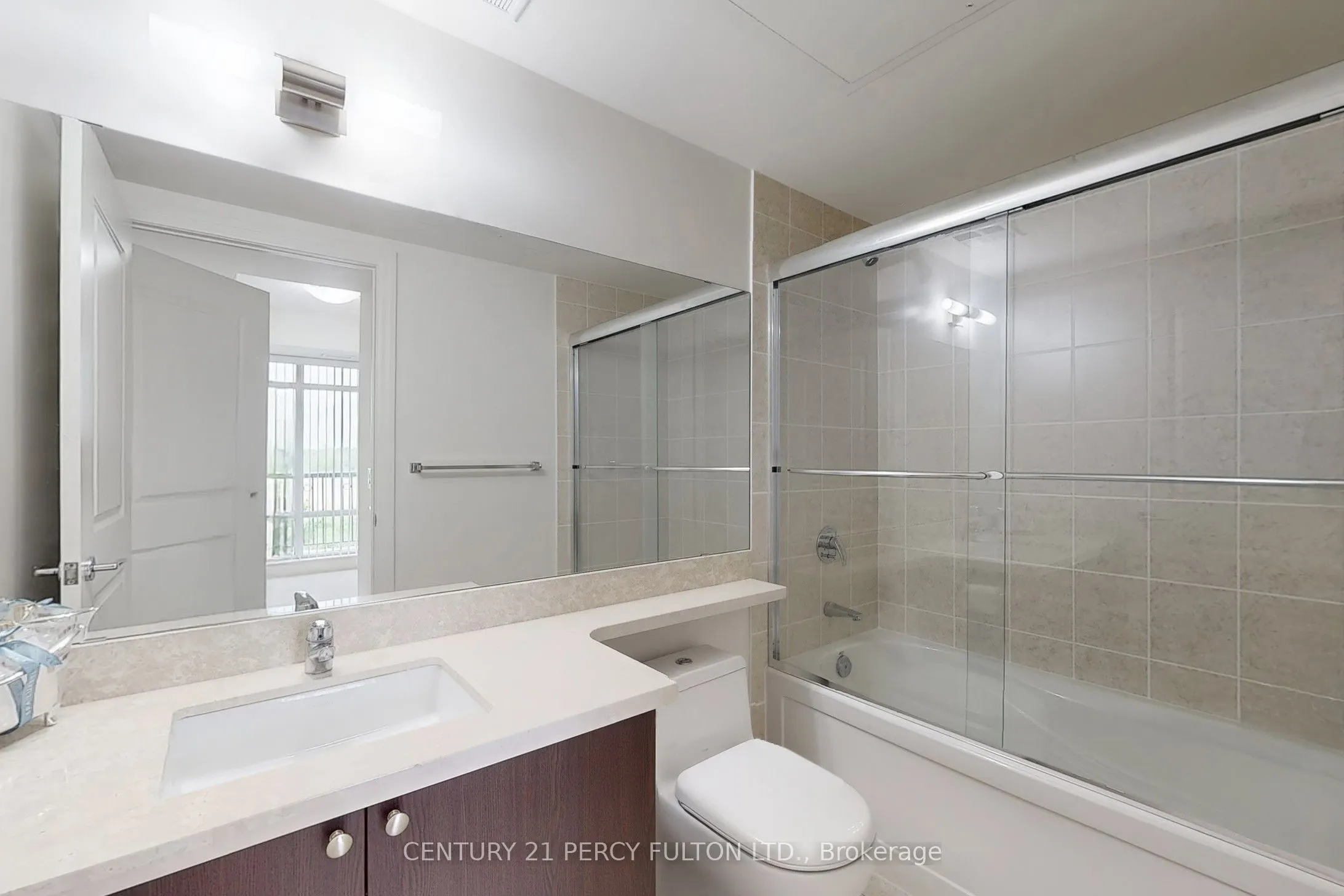 131 Upper Duke Crescent, #207