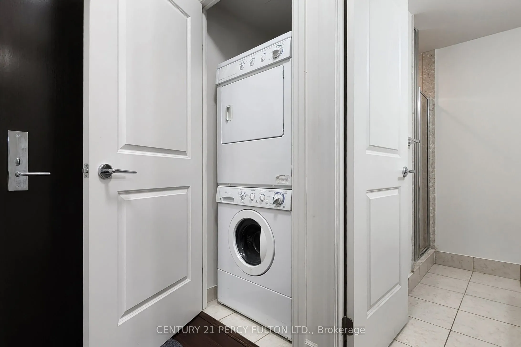 131 Upper Duke Crescent, #207