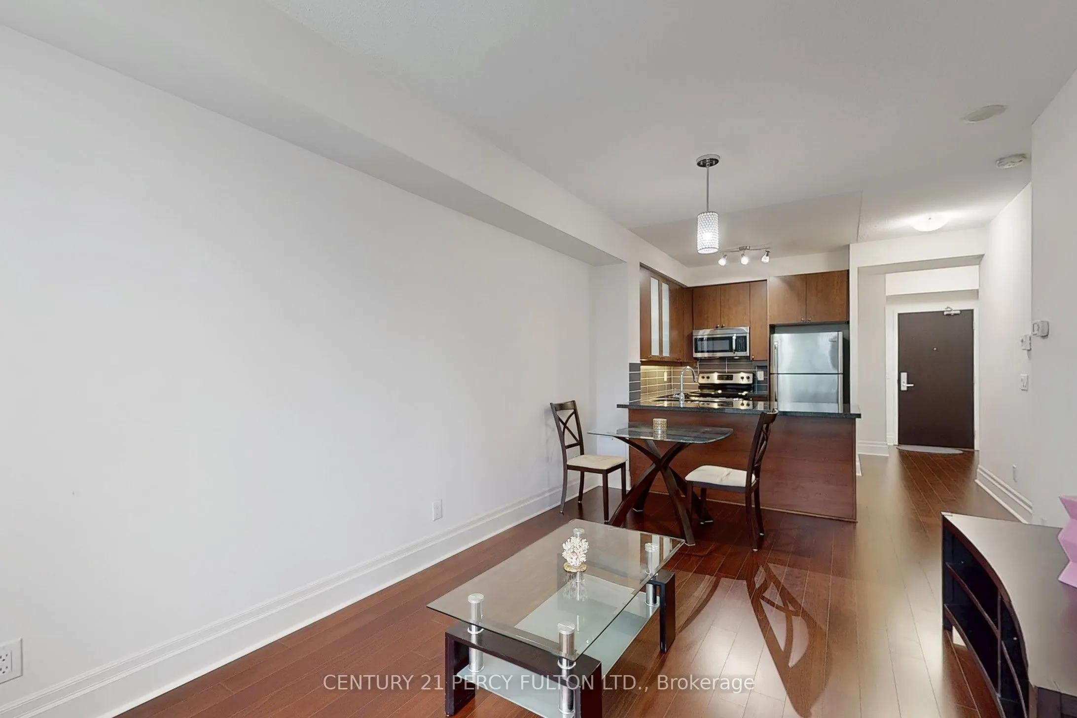 131 Upper Duke Crescent, #207