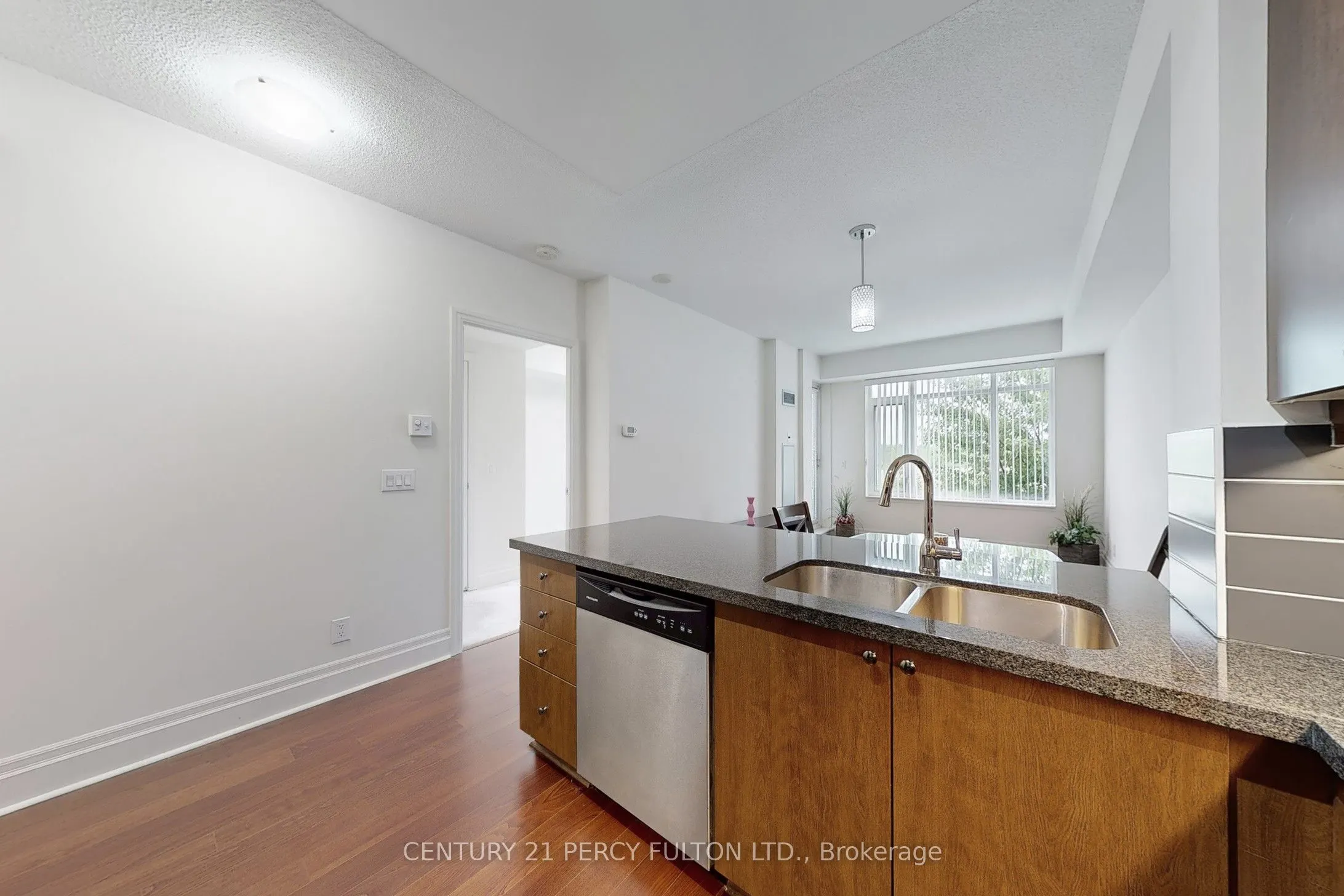 131 Upper Duke Crescent, #207