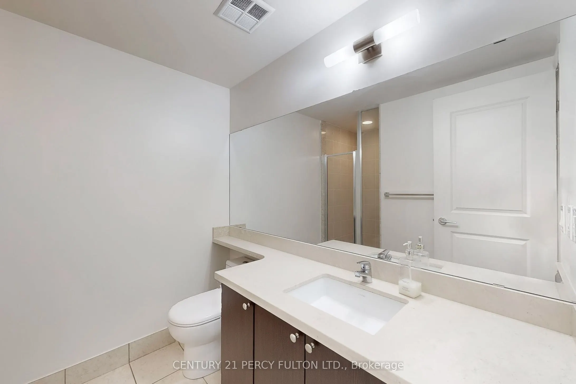 131 Upper Duke Crescent, #207