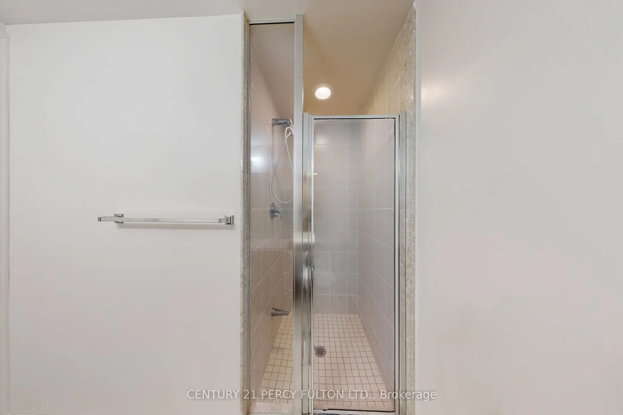 131 Upper Duke Crescent, #207
