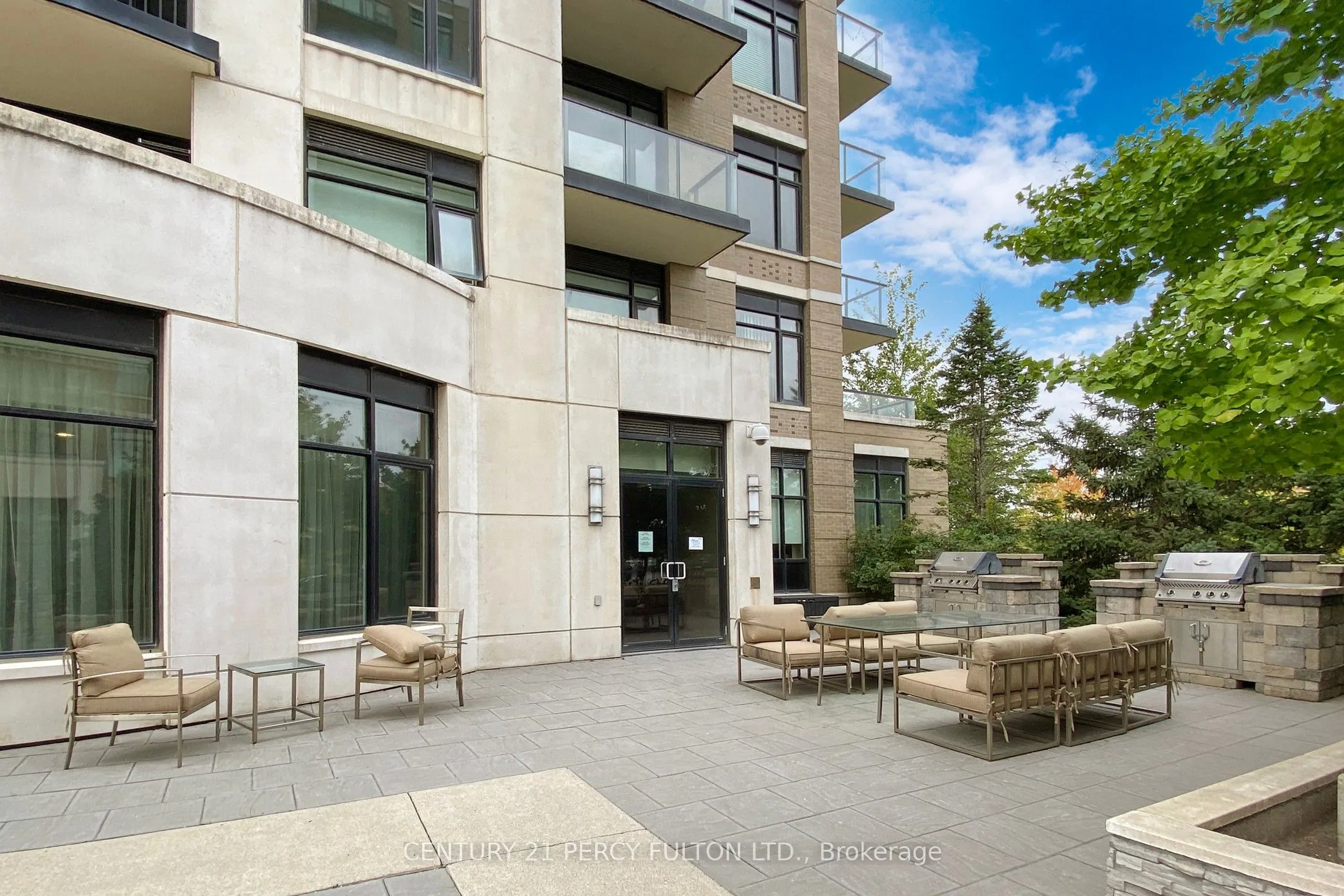 131 Upper Duke Crescent, #207