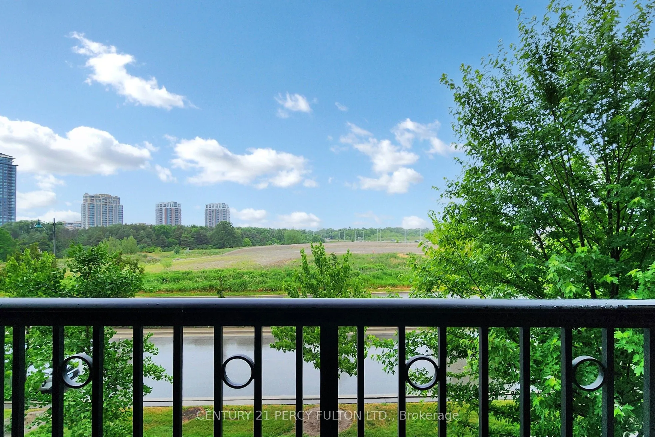 131 Upper Duke Crescent, #207