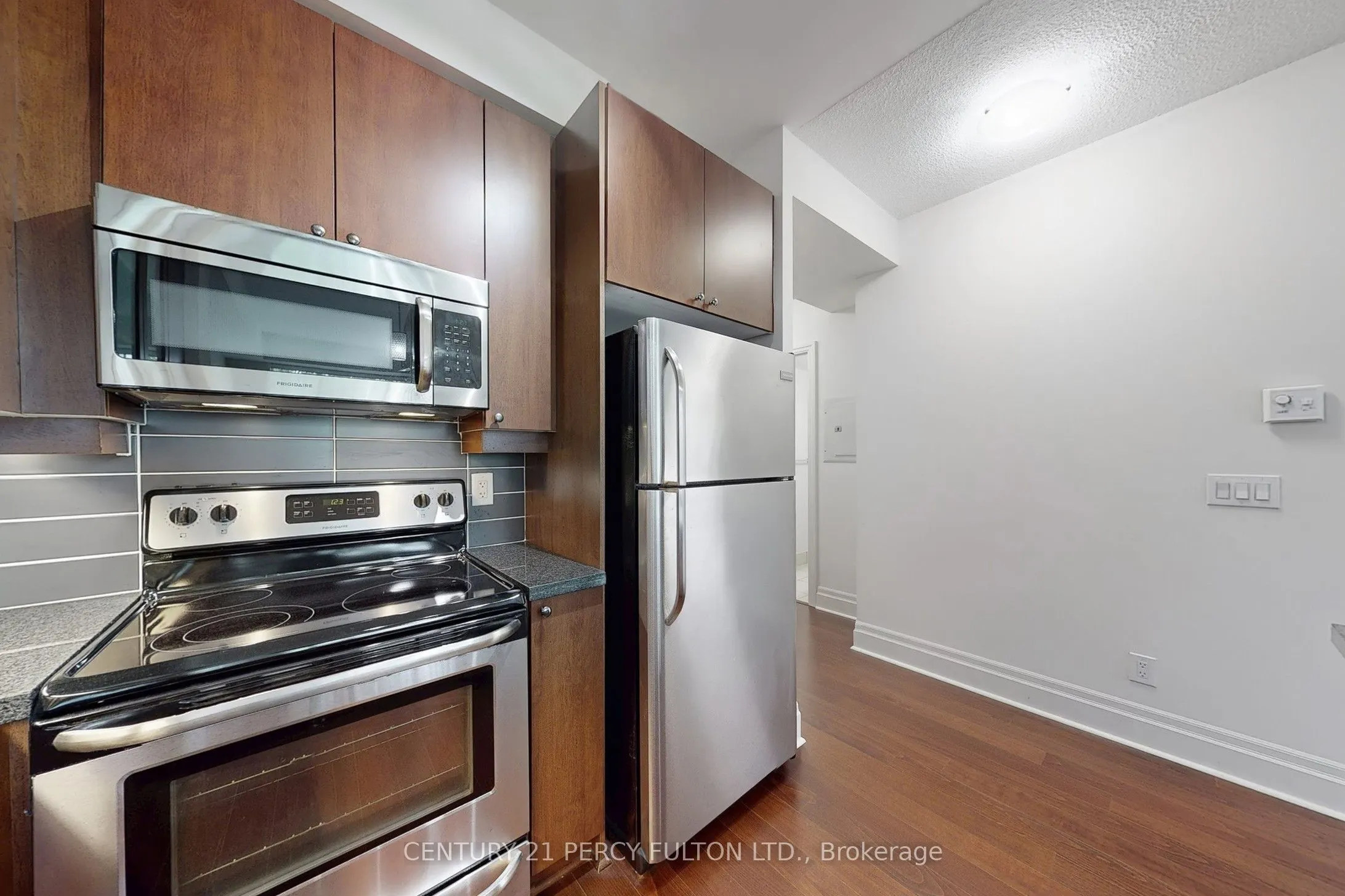 131 Upper Duke Crescent, #207