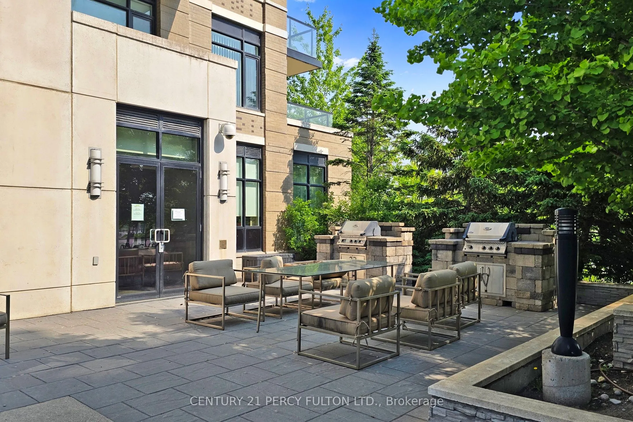 131 Upper Duke Crescent, #207