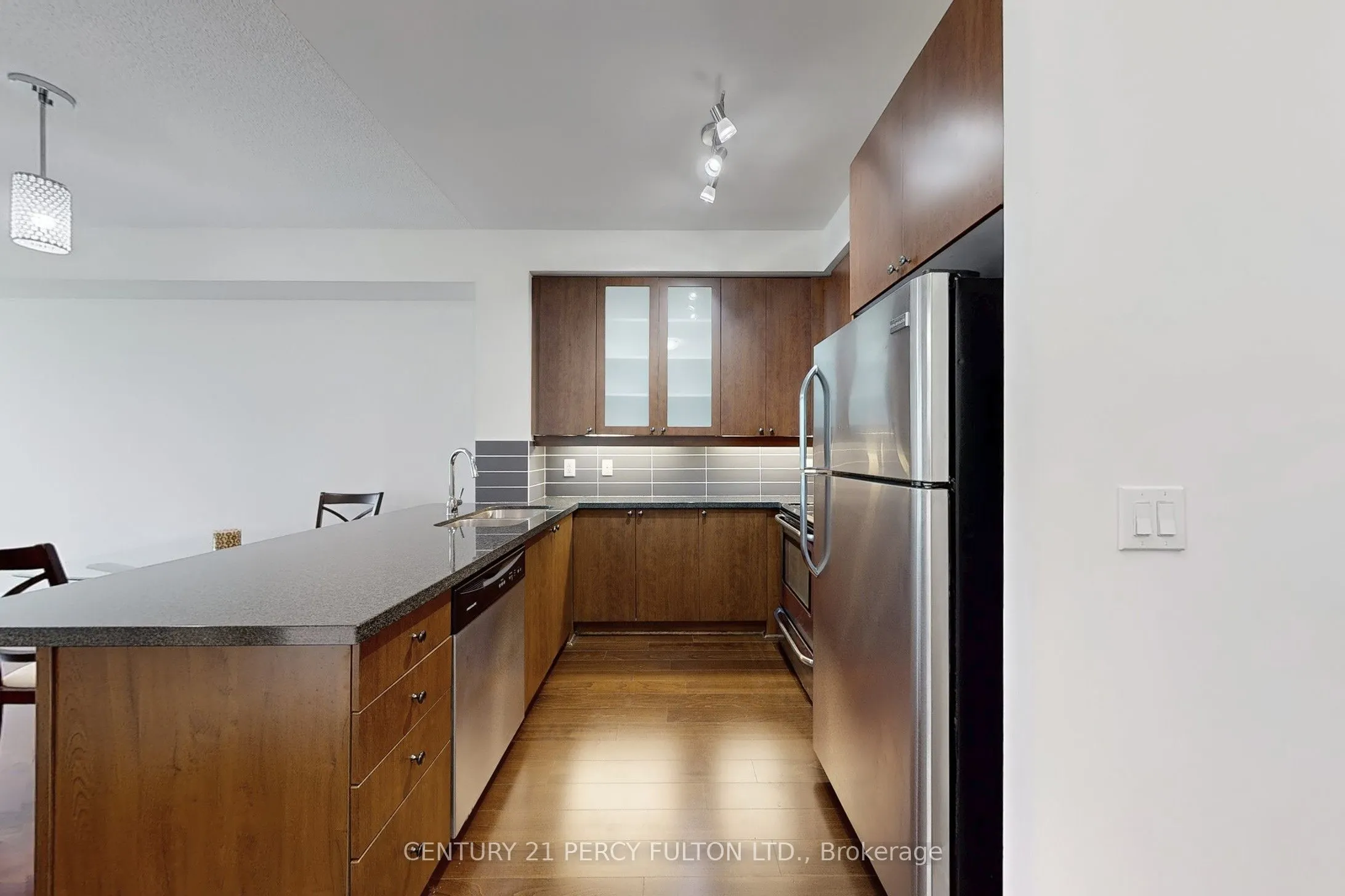 131 Upper Duke Crescent, #207