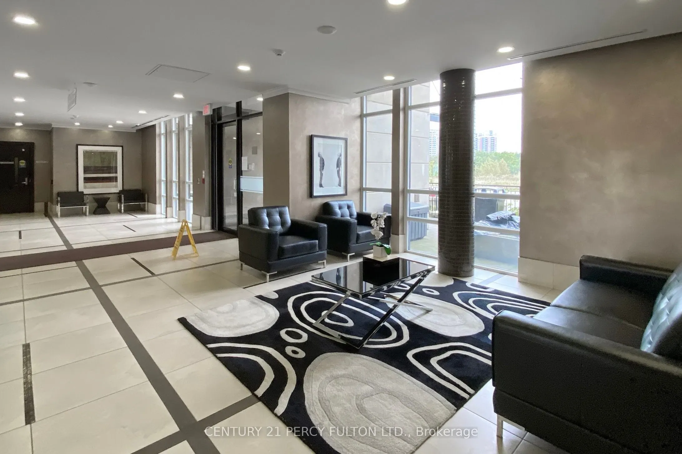 131 Upper Duke Crescent, #207