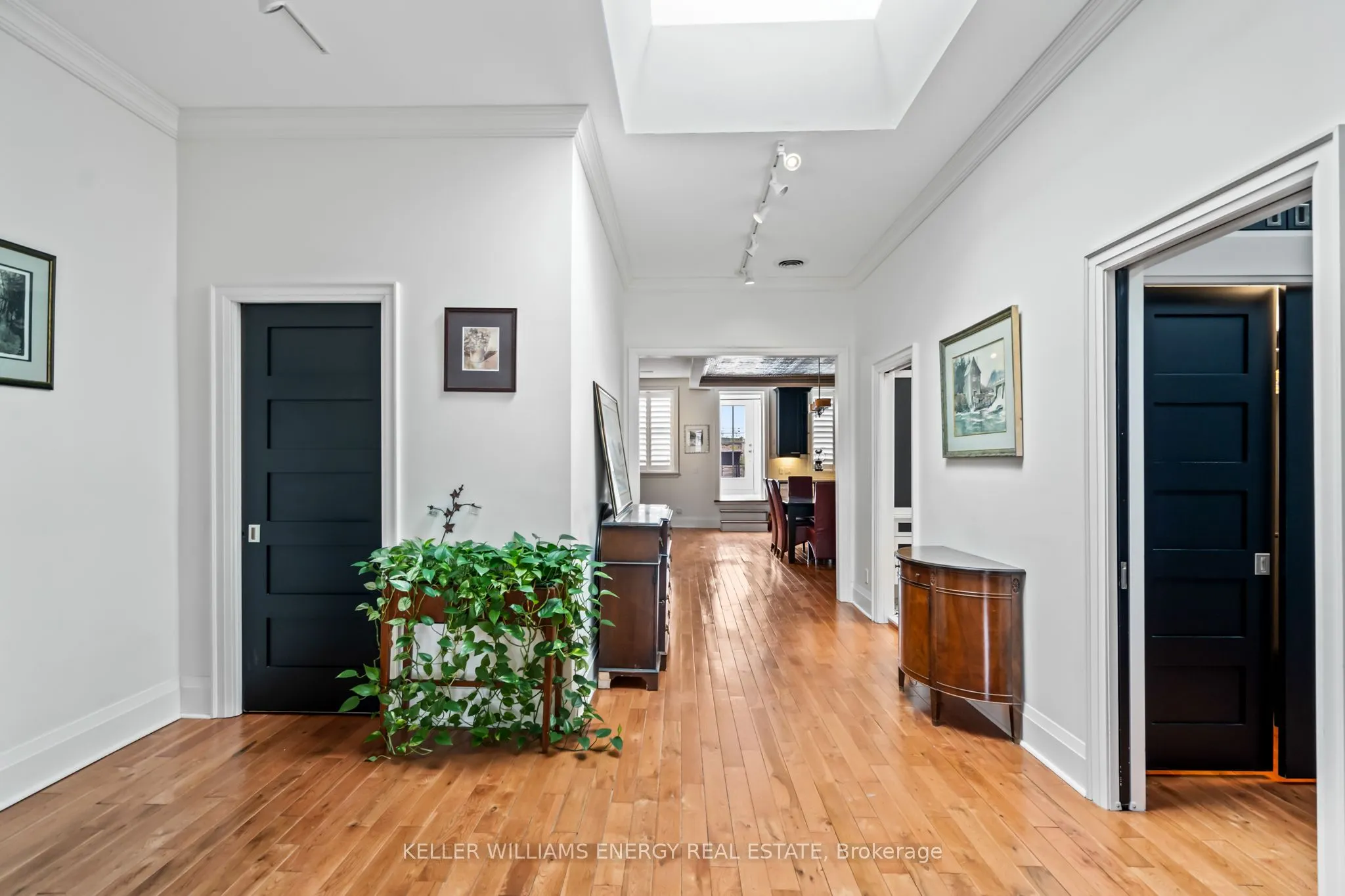 70 Brock Street W