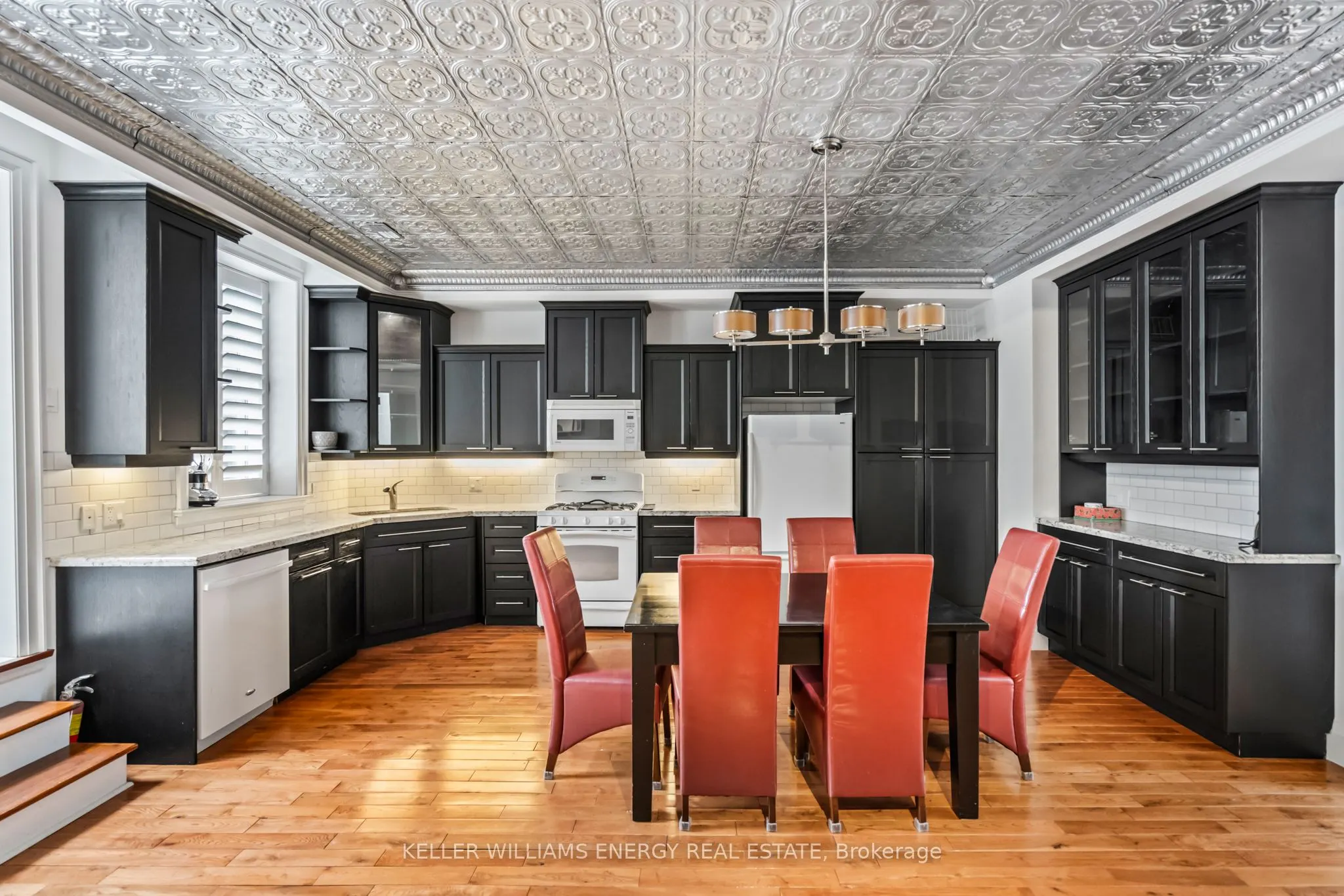 70 Brock Street W