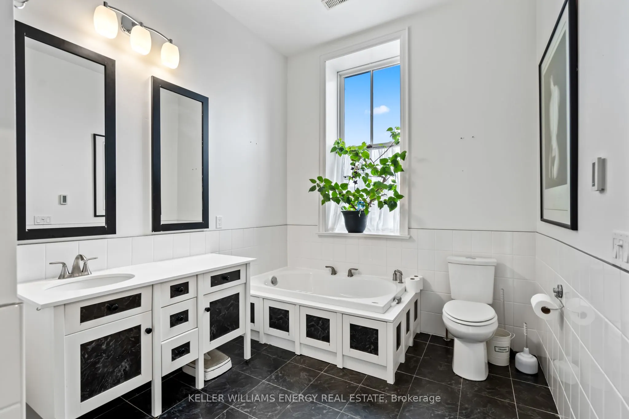 70 Brock Street W