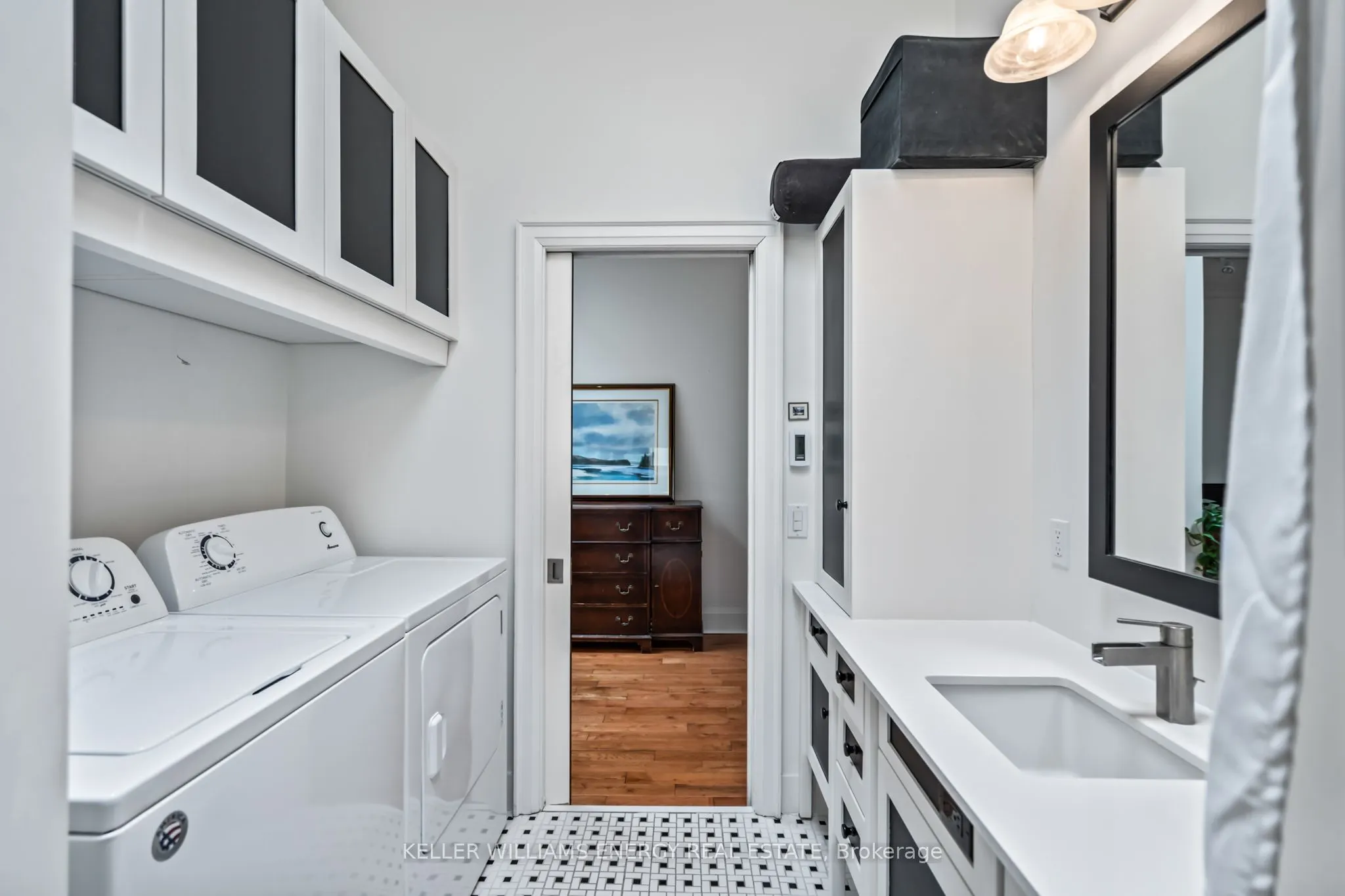 70 Brock Street W