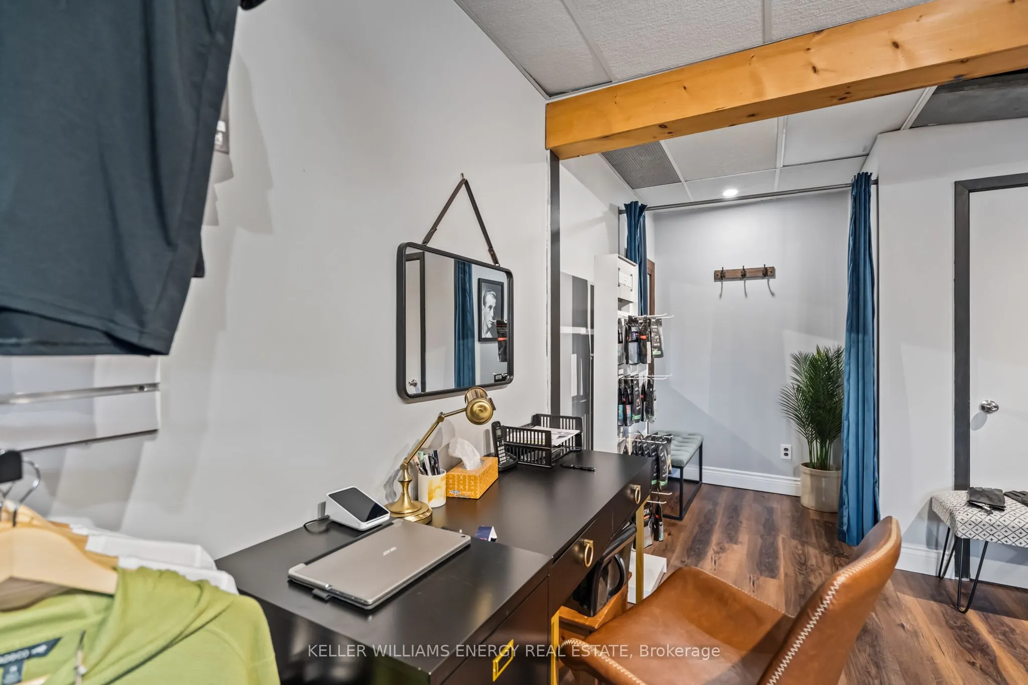 70 Brock Street W
